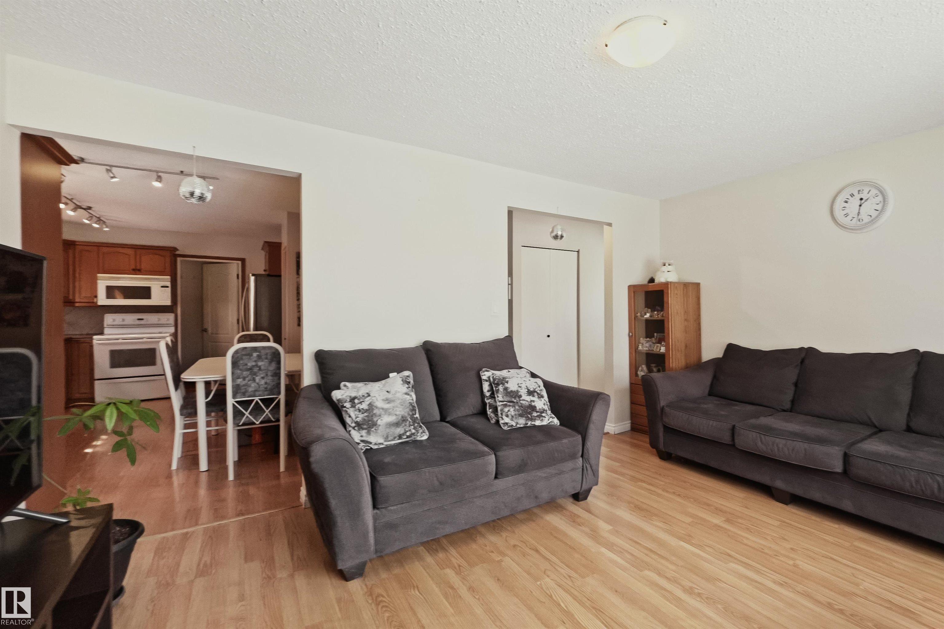 https://zimg.paragon.ice.com/ParagonImages/Property/PM/RAE/225393641/8/0/0/8af94abd08512a959b0016c3a896e3b4/1/69a4cfa0c54a0994a70a18ed43ef3bd1/225393641-419e3480-f746-4e90-b274-77ebc3c16ce3.JPG