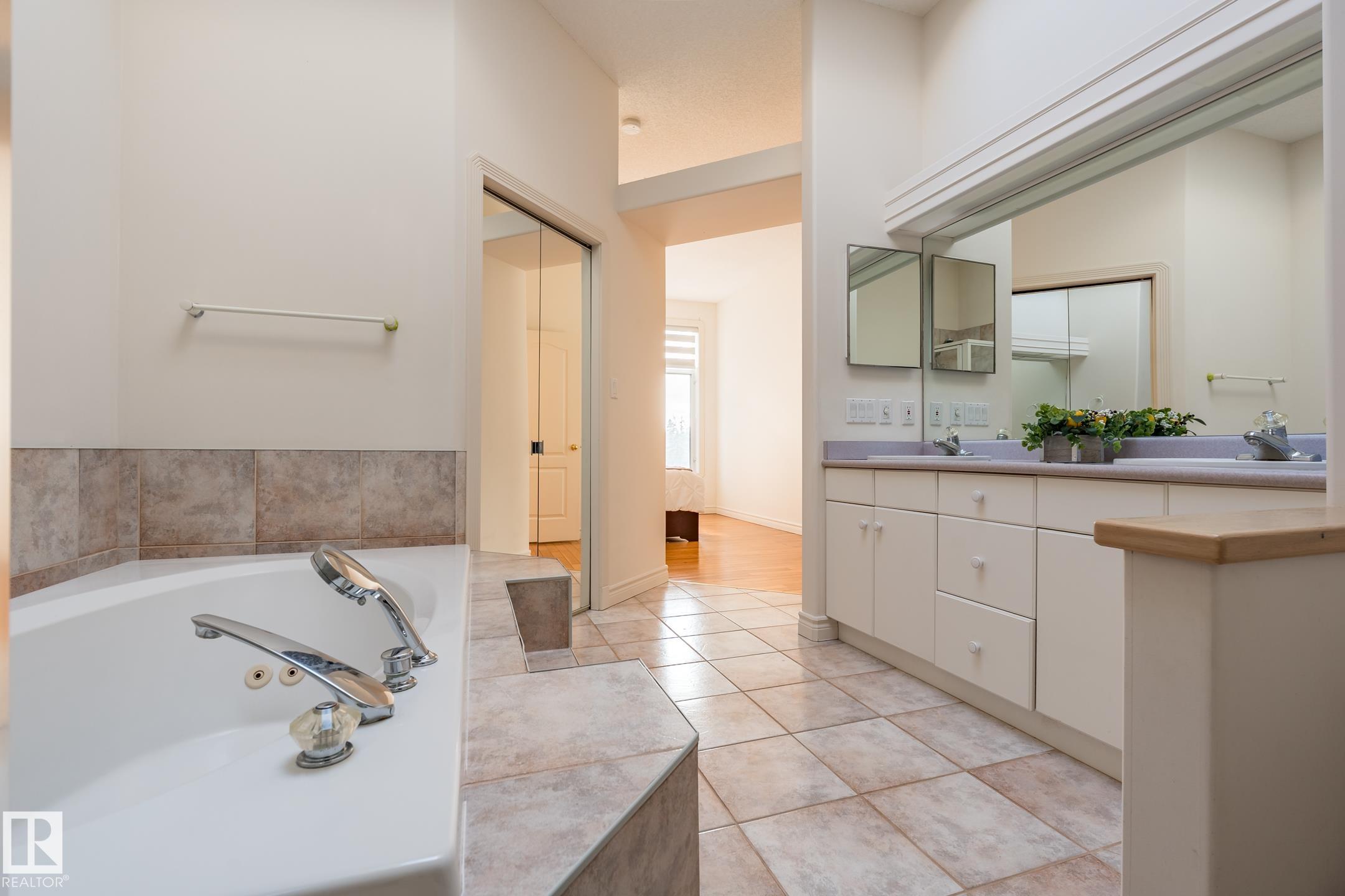 Photo 38 at 189 Blackburn Drive W SW, Blackburne, Edmonton