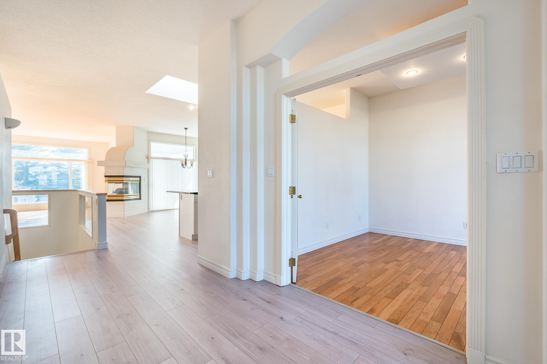 Photo 9 at 189 Blackburn Drive W SW, Blackburne, Edmonton