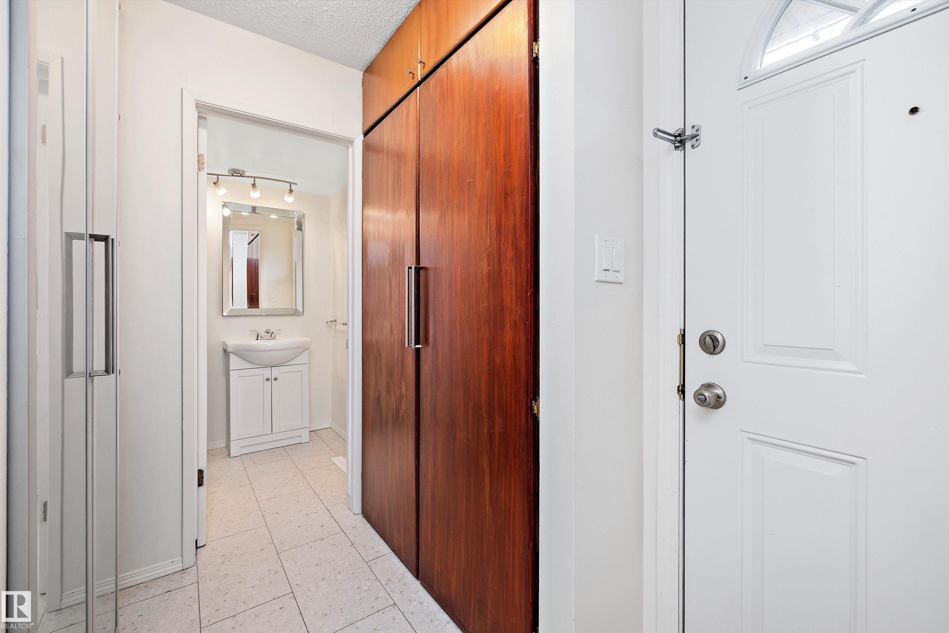 https://zimg.paragon.ice.com/ParagonImages/Property/PM/RAE/225393687/13/0/0/39b966712bd7442e0a27a5929300dbc4/1/99ecab9cc5587d276d94f322315e1ad4/225393687-06A3D0B5-6E82-4FBA-B77B-C4B4A6B99BDB.JPG