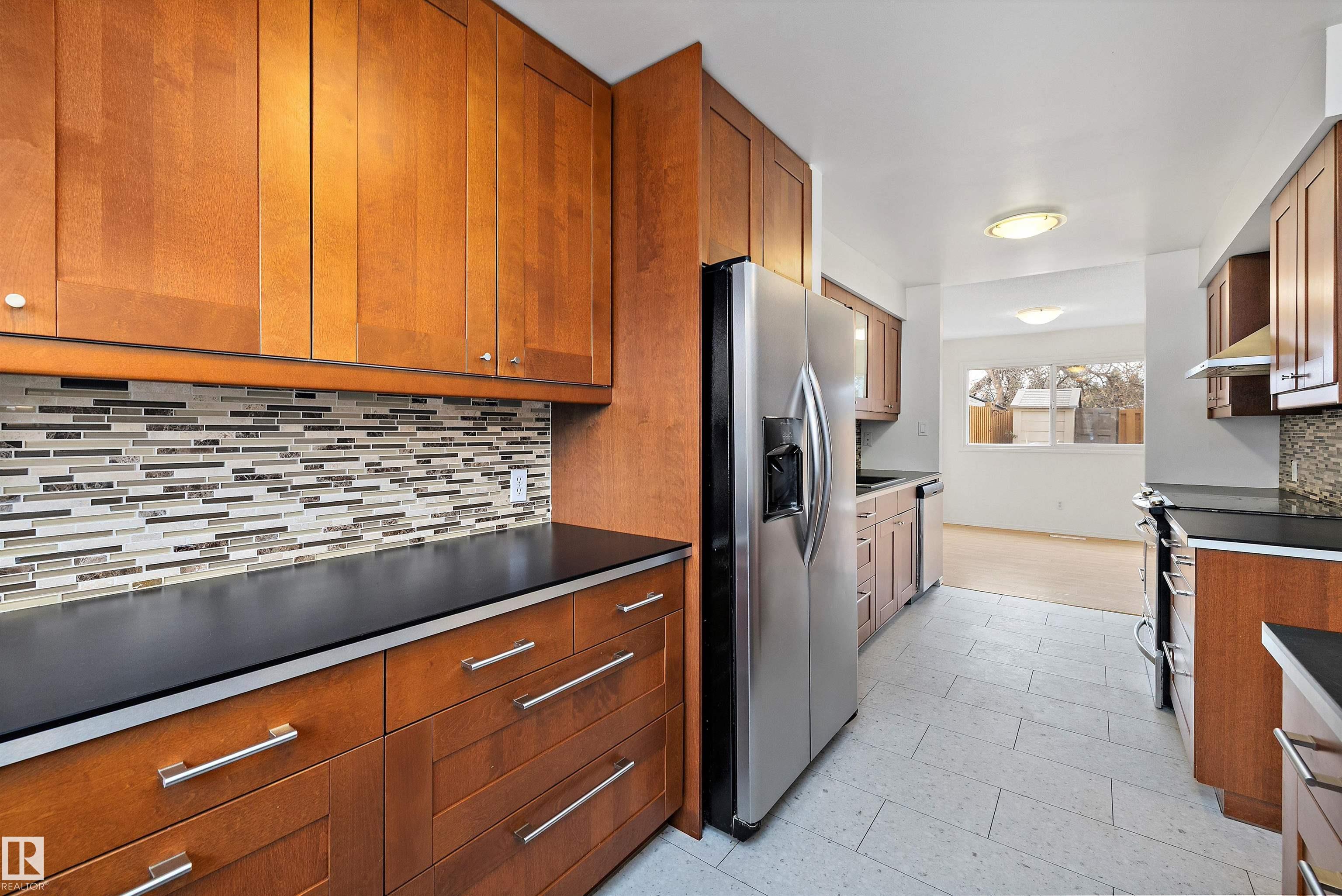 https://zimg.paragon.ice.com/ParagonImages/Property/PM/RAE/225393687/20/0/0/9eed2ca5df7a46182af7a2193013b042/1/99ecab9cc5587d276d94f322315e1ad4/225393687-B2CC75AC-DA71-4BFD-B648-56B89C1586C7.JPG