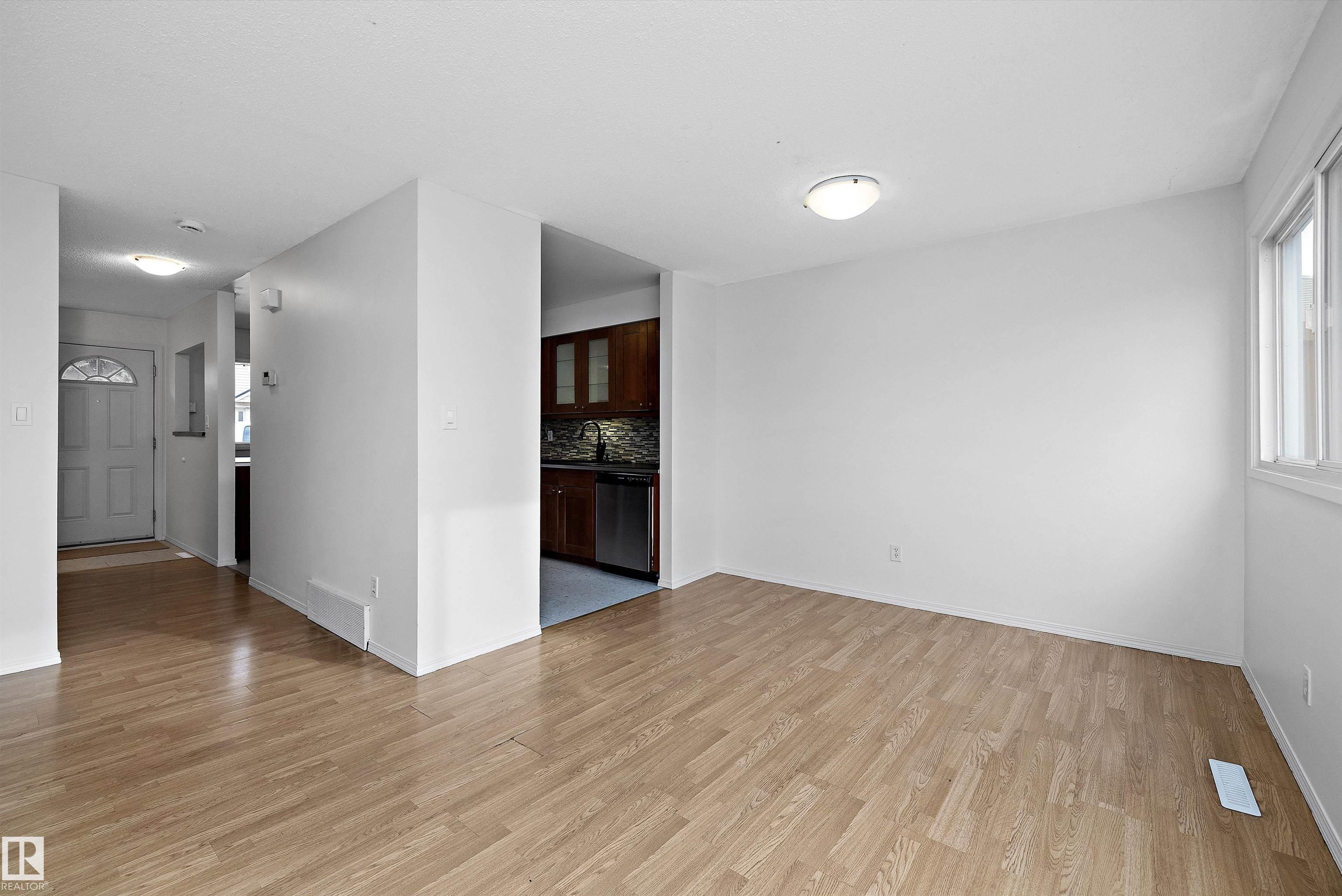 https://zimg.paragon.ice.com/ParagonImages/Property/PM/RAE/225393687/25/0/0/7e89f8f02105f709478073673ba903e0/1/99ecab9cc5587d276d94f322315e1ad4/225393687-82C5EF1D-8434-4E9B-8565-83E566788D26.JPG