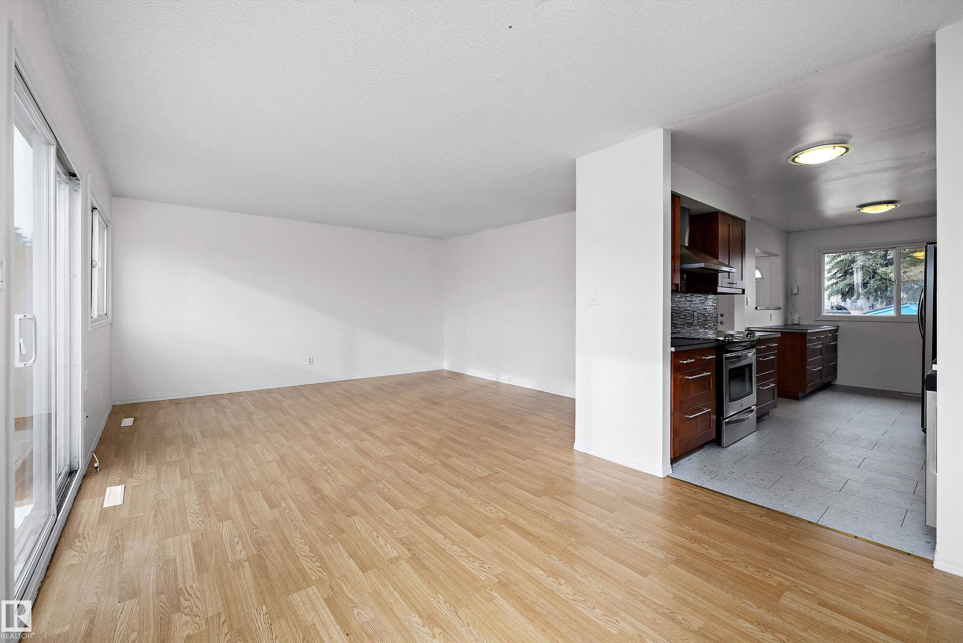 https://zimg.paragon.ice.com/ParagonImages/Property/PM/RAE/225393687/26/0/0/6c5822438d67cb84778c435414dd1303/1/99ecab9cc5587d276d94f322315e1ad4/225393687-28BA1710-17F0-4F79-AA90-AD6A0B6F5BAB.JPG