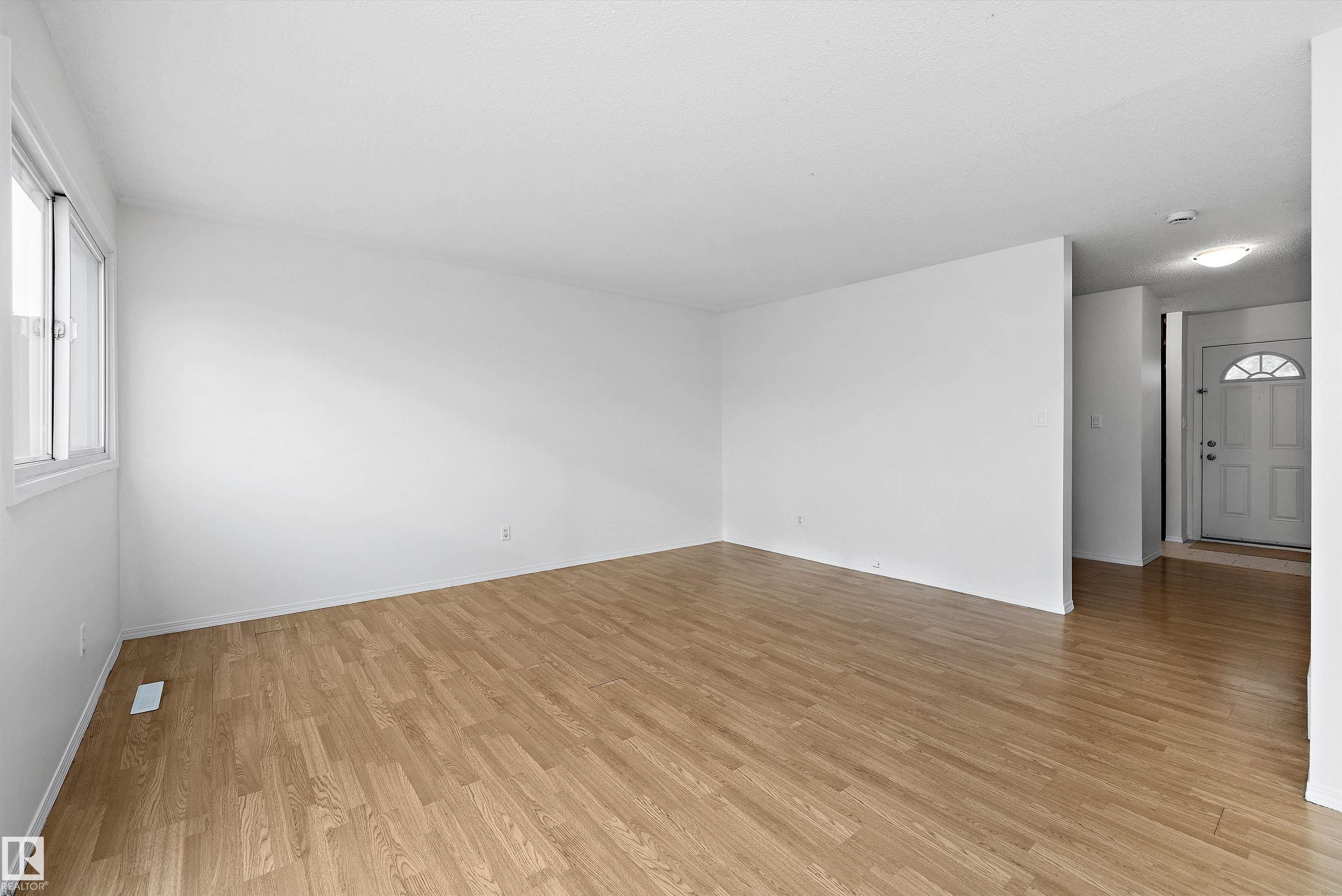 https://zimg.paragon.ice.com/ParagonImages/Property/PM/RAE/225393687/27/0/0/3c9ff3593fffe9ca1f33aed10e1894f4/1/99ecab9cc5587d276d94f322315e1ad4/225393687-5A240661-7211-4BD8-8D64-97F2F570DE11.JPG