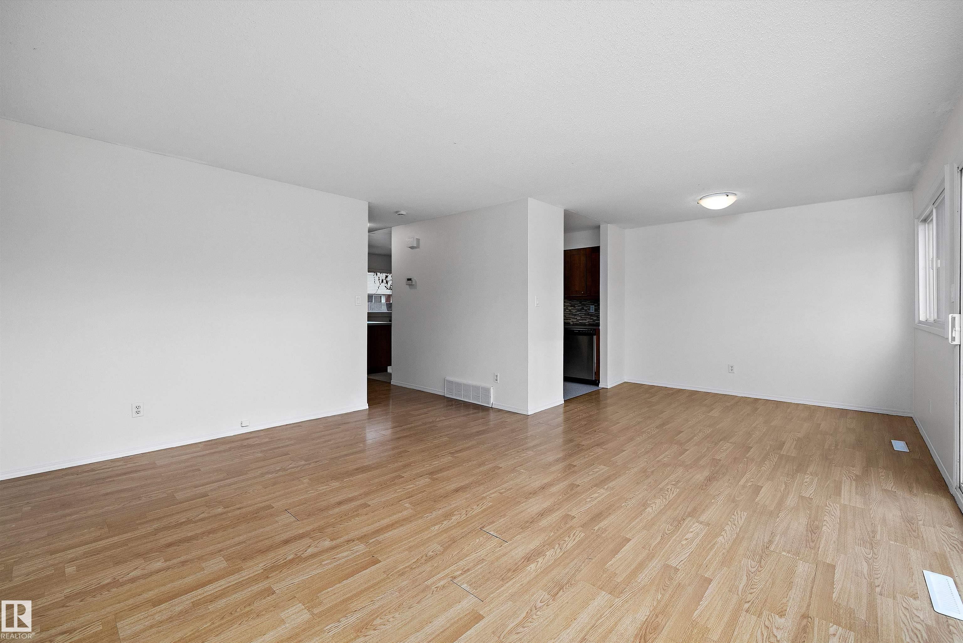 https://zimg.paragon.ice.com/ParagonImages/Property/PM/RAE/225393687/28/0/0/8c515e0cf1ec3e915cebb01b2b3a6af1/1/99ecab9cc5587d276d94f322315e1ad4/225393687-D45F6F46-BA07-4712-BEF7-16C5243031AD.JPG