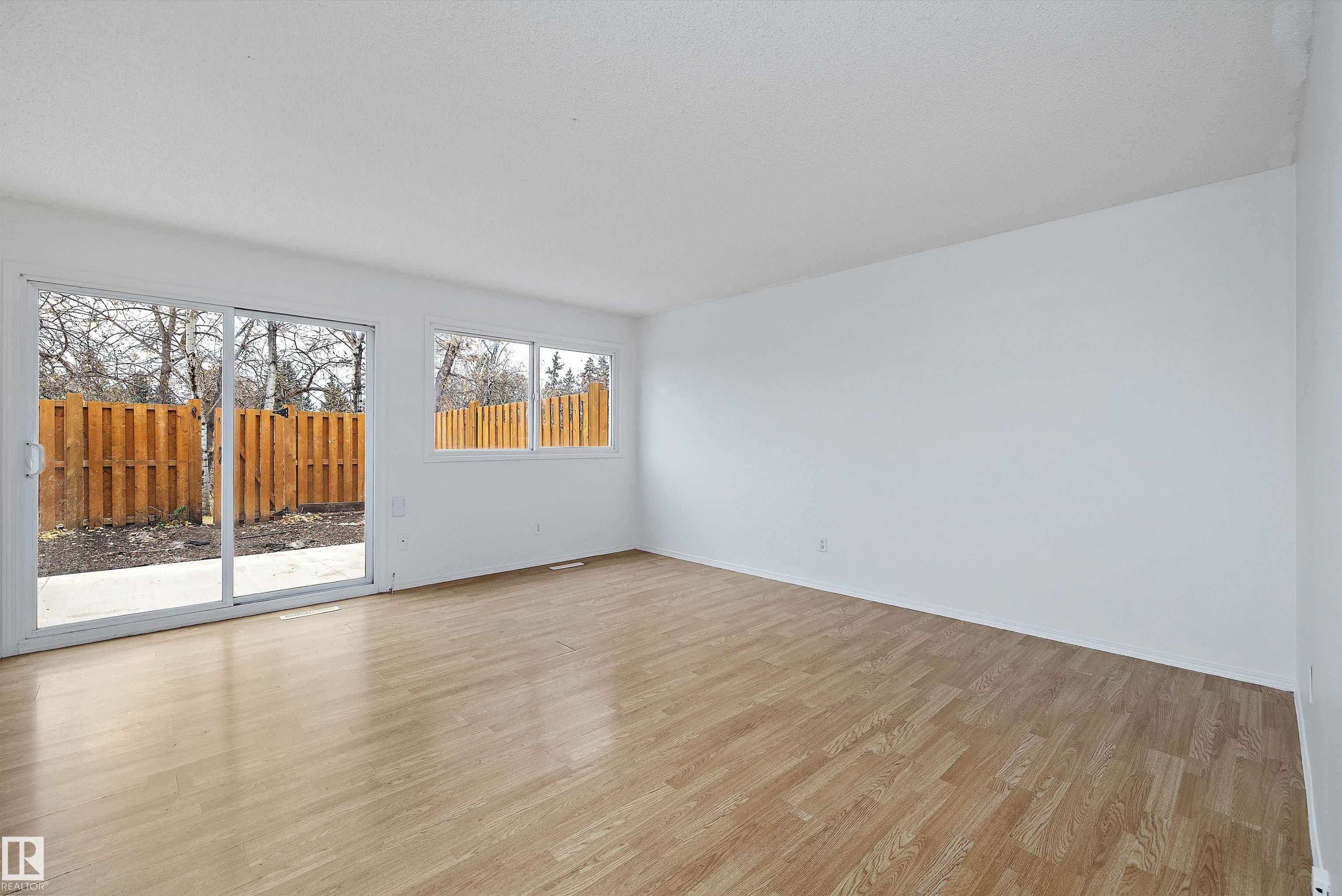https://zimg.paragon.ice.com/ParagonImages/Property/PM/RAE/225393687/30/0/0/2b451f8c85fbde60a9e39a1e5b3e2eac/1/99ecab9cc5587d276d94f322315e1ad4/225393687-6F6D1A07-1A99-4C9E-B1E5-3E6B6478C4B4.JPG