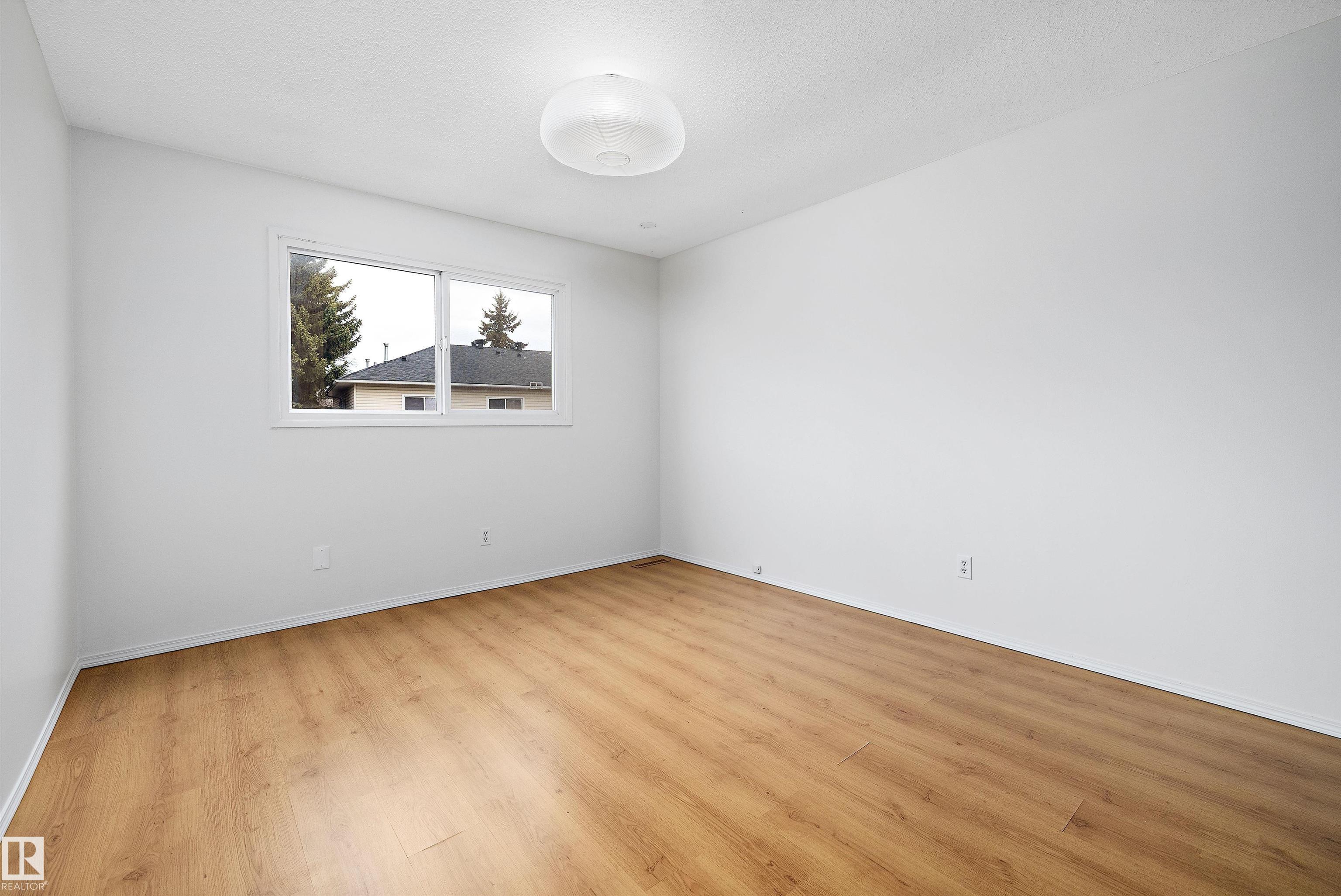 https://zimg.paragon.ice.com/ParagonImages/Property/PM/RAE/225393687/31/0/0/b168d0a31a81c55d4fb9976d9b86e218/1/99ecab9cc5587d276d94f322315e1ad4/225393687-8E777DFF-5EEB-485A-8F93-EC8EB8950E0F.JPG