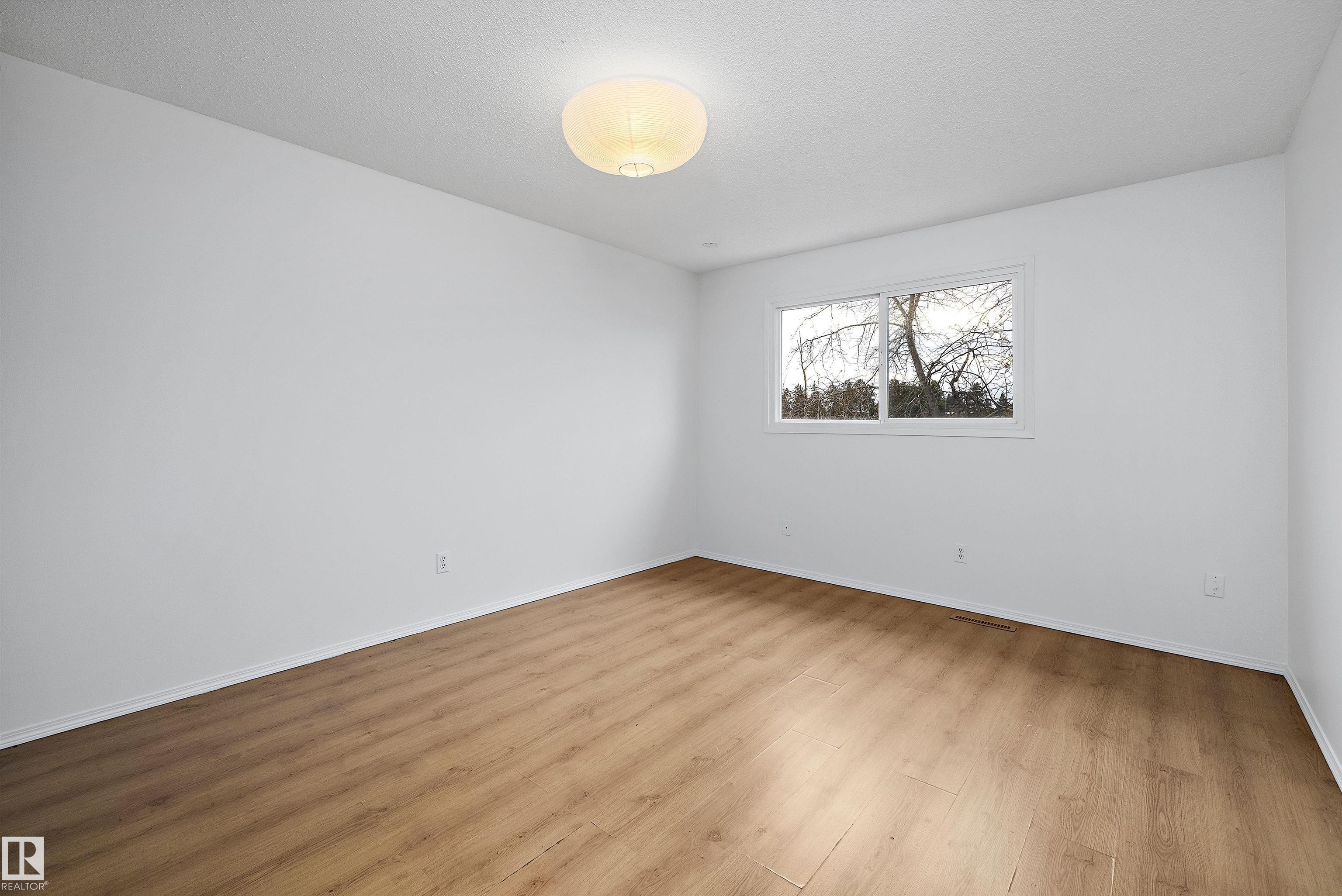 https://zimg.paragon.ice.com/ParagonImages/Property/PM/RAE/225393687/34/0/0/20c2c13c652d9d06931165fc522e1871/1/99ecab9cc5587d276d94f322315e1ad4/225393687-2D81087F-93D1-4346-9169-80FAC1A5CB42.JPG