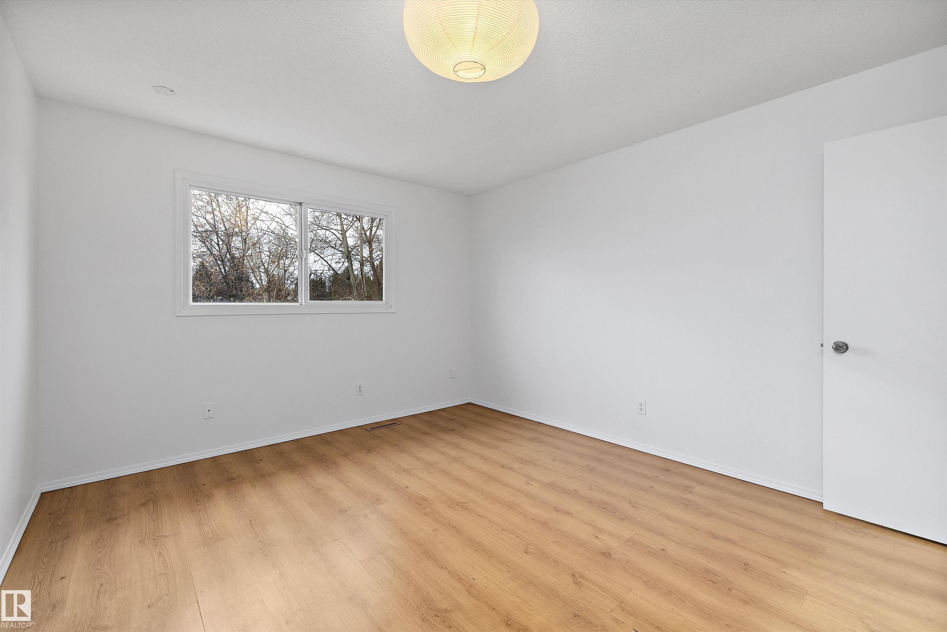 https://zimg.paragon.ice.com/ParagonImages/Property/PM/RAE/225393687/38/0/0/82671bc5577dda80187b94089f3c212f/1/99ecab9cc5587d276d94f322315e1ad4/225393687-2F982D52-47C6-4BA8-96CB-372556B6FD57.JPG