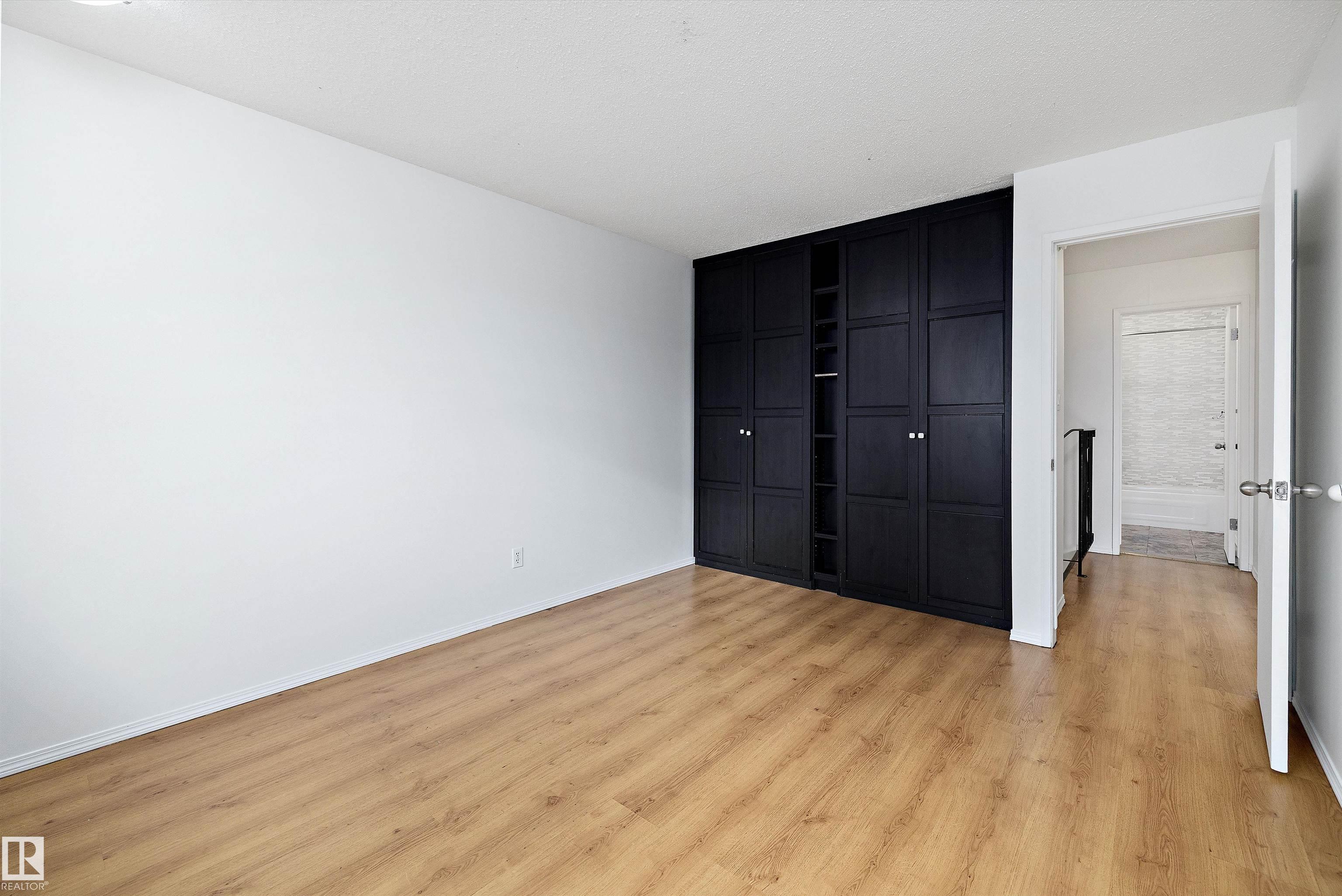 https://zimg.paragon.ice.com/ParagonImages/Property/PM/RAE/225393687/39/0/0/3df701a1391fa179d325a60c858b0008/1/99ecab9cc5587d276d94f322315e1ad4/225393687-281B58C6-3945-4FA3-877B-028EFE2736AC.JPG