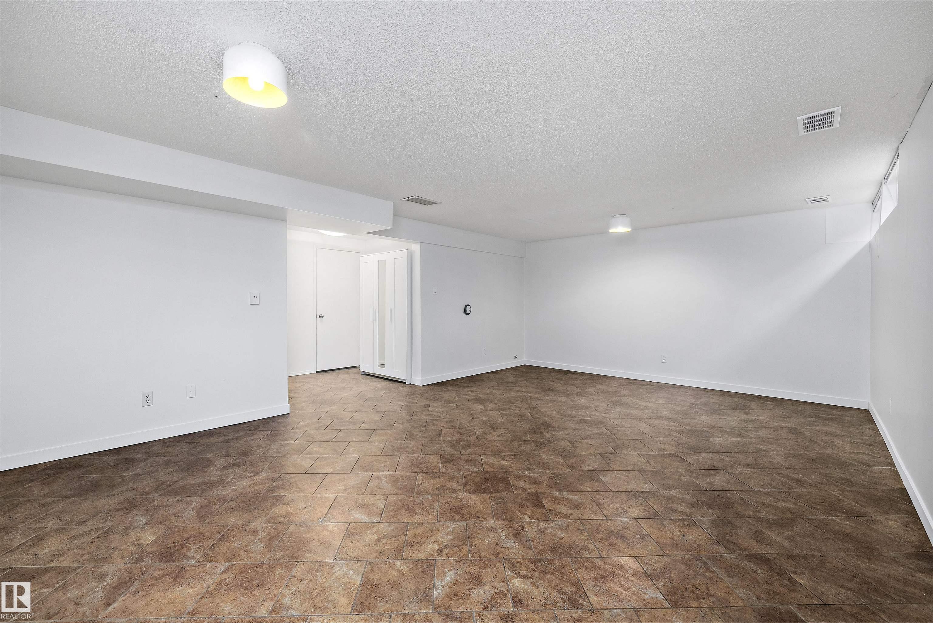 https://zimg.paragon.ice.com/ParagonImages/Property/PM/RAE/225393687/43/0/0/4ecc813633408cc4998634ebbdb0e820/1/99ecab9cc5587d276d94f322315e1ad4/225393687-BBC60B7F-2EBD-438D-8319-B5AB679AA9D6.JPG