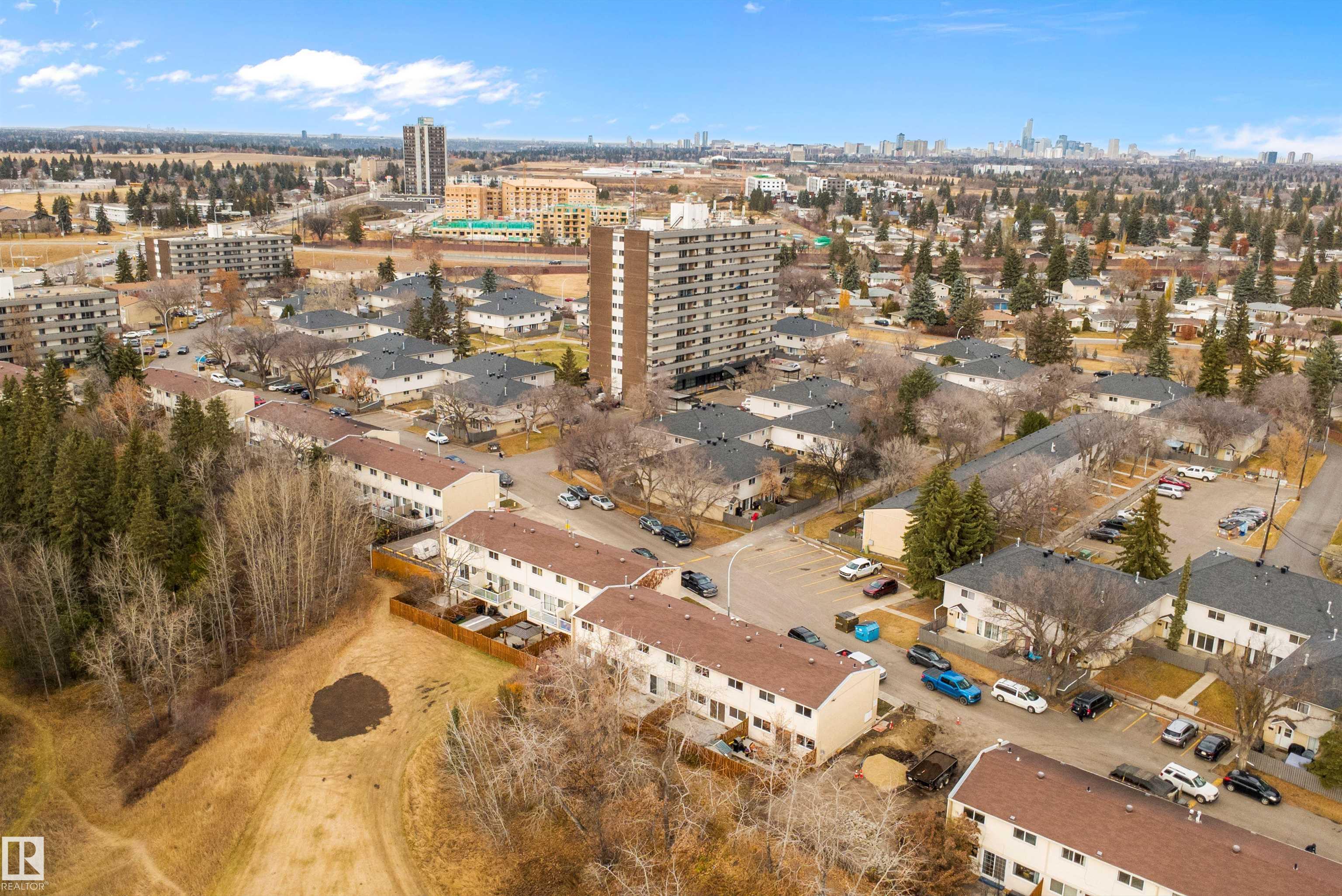 https://zimg.paragon.ice.com/ParagonImages/Property/PM/RAE/225393687/53/0/0/57691c8cbb07e434c71d878afda12e30/1/99ecab9cc5587d276d94f322315e1ad4/225393687-E15F1411-E703-40A7-819A-397CF99C4536.JPG
