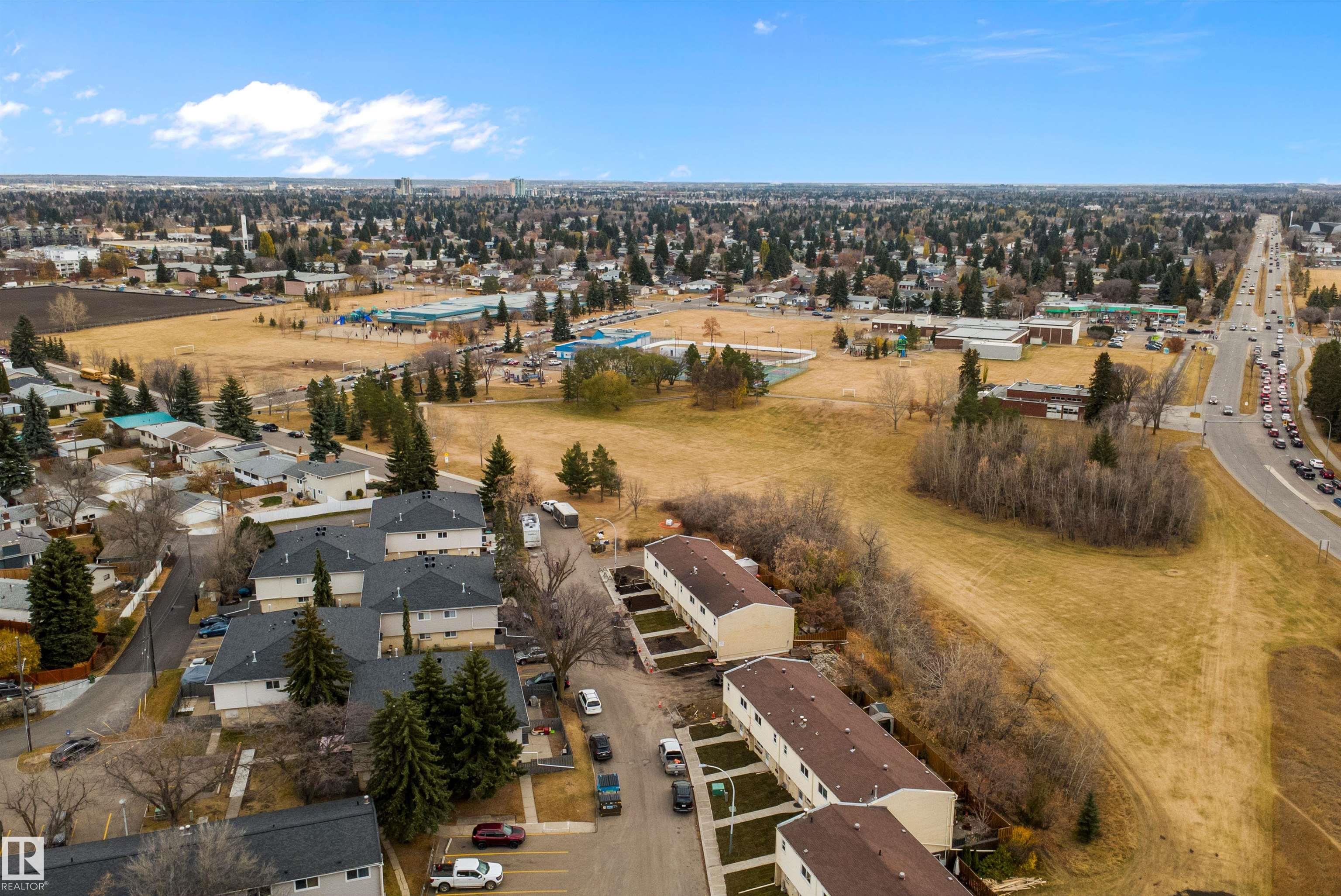 https://zimg.paragon.ice.com/ParagonImages/Property/PM/RAE/225393687/55/0/0/b3ed7b70ccb7b26c90add904abb90eff/1/99ecab9cc5587d276d94f322315e1ad4/225393687-3B4AC0CA-CBDB-498D-B6A0-4CA7C8B79001.JPG