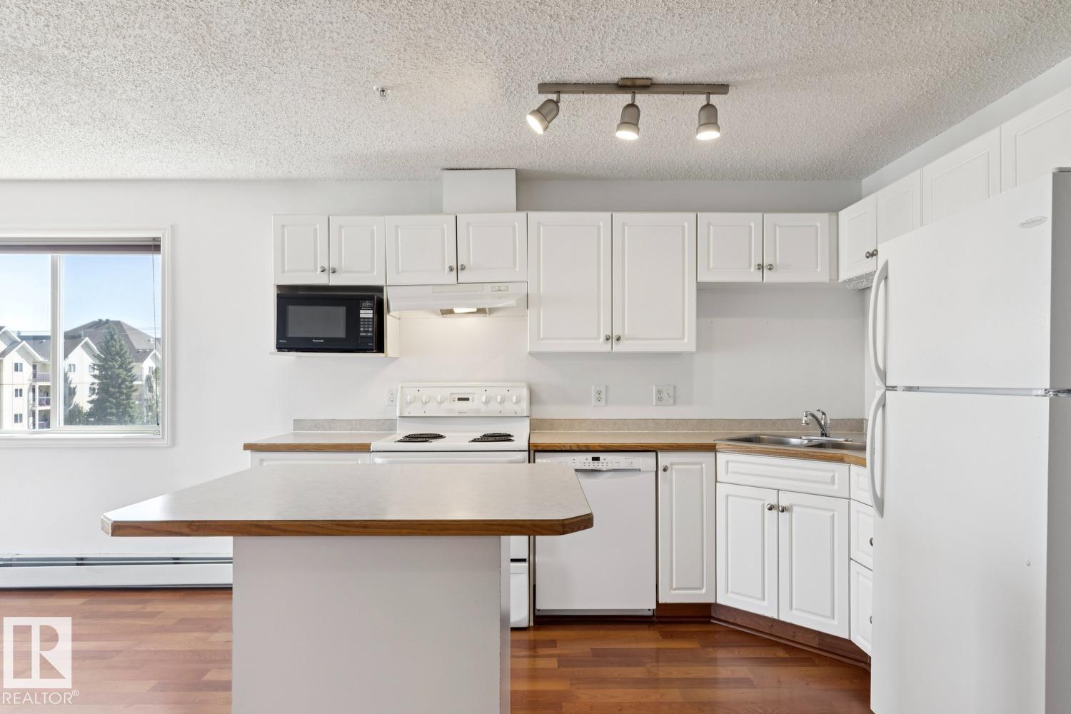 https://zimg.paragon.ice.com/ParagonImages/Property/PM/RAE/225393700/12/0/0/74016d97696765da02d81c7cb439bee0/1/ab156af97a592f932a41c789a6f04449/225393700-9d693612-467a-4dee-8406-888e53d2261c.JPG