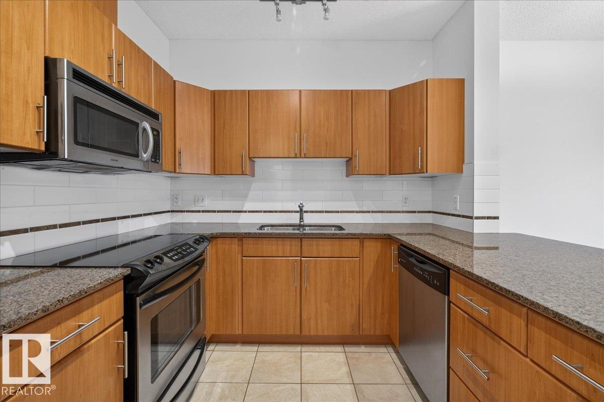 Photo 7 at 303 - 10333 112 Street NW, Wîhkwêntôwin, Edmonton