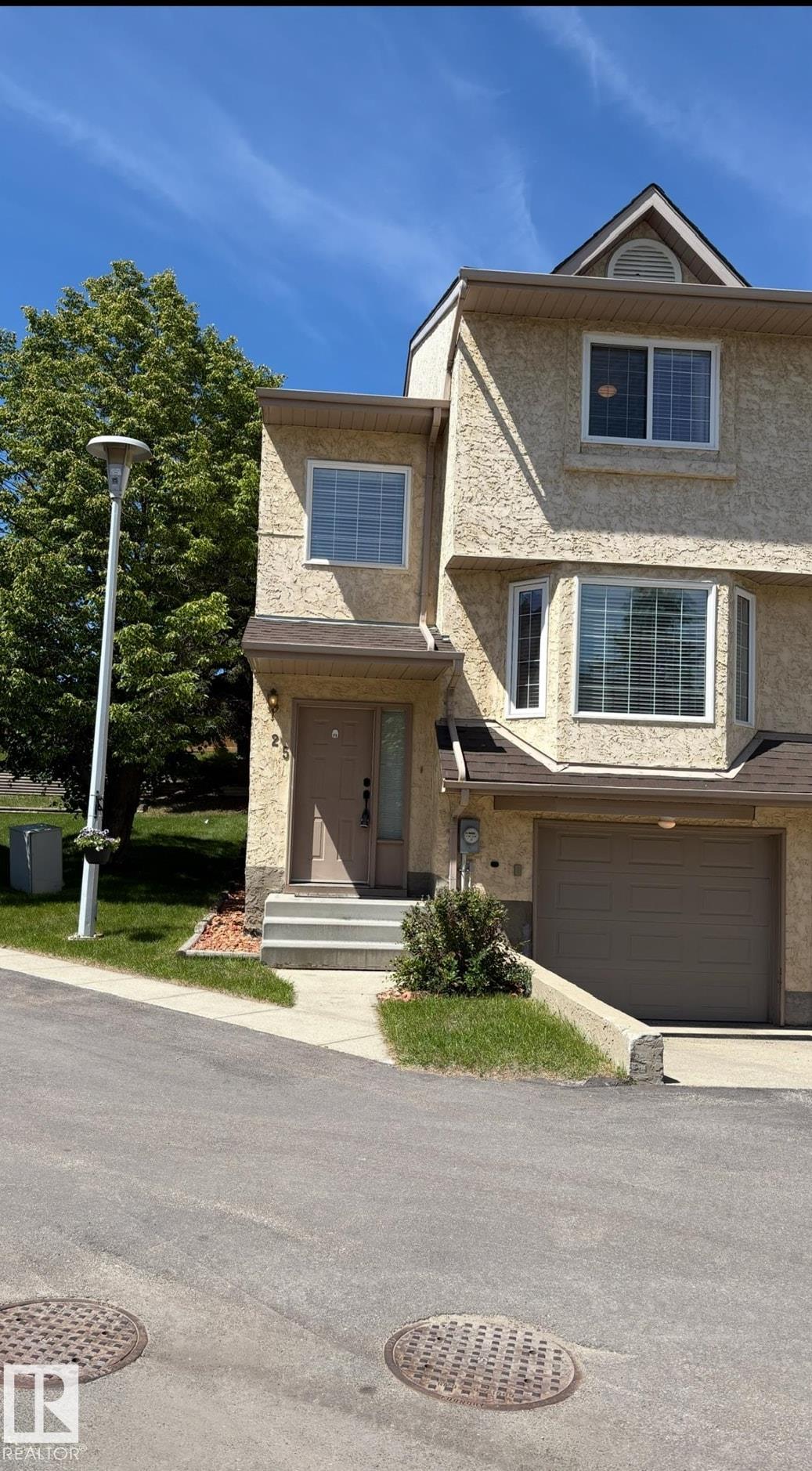 END UNIT.!...PRIVATE BACKYARD/NO NEIGHBORS BEHIND...OPEN FLOOR PLAN...ATTACHED GARAGE....QUIET COMPLEX...CUL-DE-SAC LOCATION...~!WELCOME HOME!~ This end unit has a great flex space when you first walk in - perfect for home office! Walk up to an open concept floor plan that has 3 bedrooms, 2.5 bathrooms, kitchen, dining room, living room with gas fireplace & brick surround. The master bedroom has his and hers closets and a full ensuite. Enjoy the single attached garage, entering the flex space. Conveniently located close to all amenities - shopping, schools, parks, with easy access to all major routes. Great place to call home!