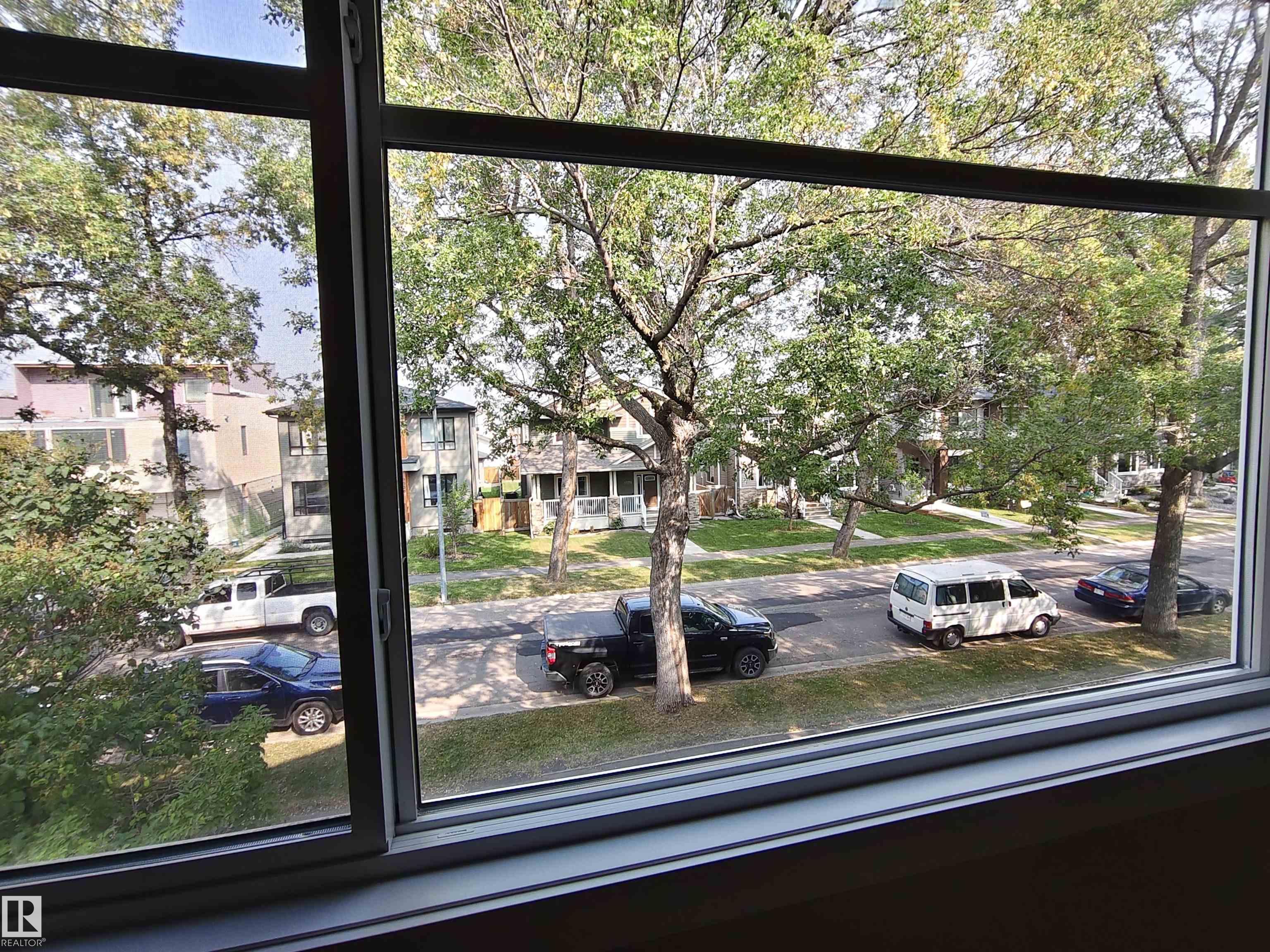 Photo 11 at 9527 75 Avenue NW, Ritchie, Edmonton