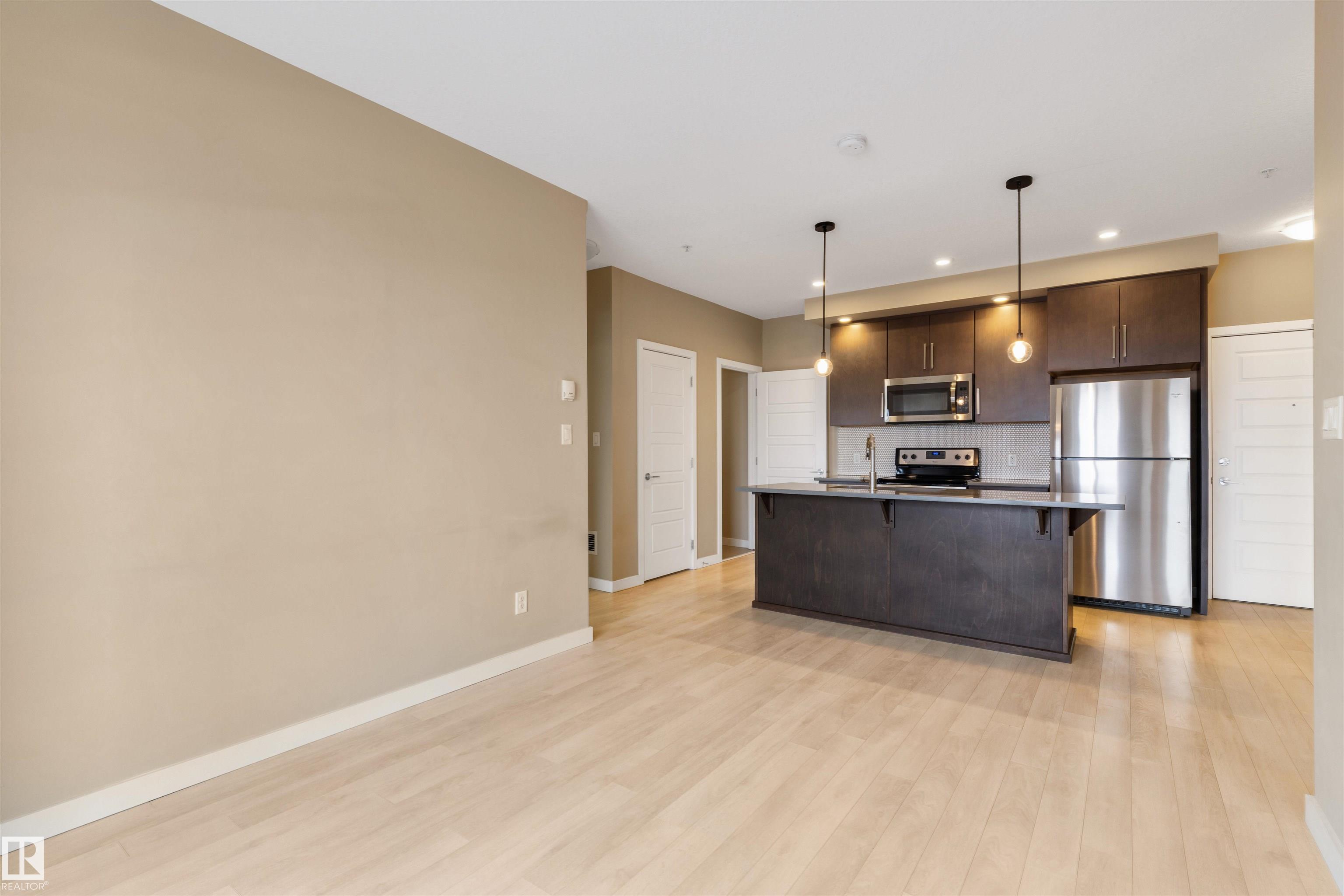 https://zimg.paragon.ice.com/ParagonImages/Property/PM/RAE/225393813/7/0/0/5cb0e5517810c68bafc533296f8aa291/1/29a935e9ab62291da0cc02f83e8d9c40/225393813-d6ea8866-d79b-4a8f-9a94-d153a45ed4a1.JPG