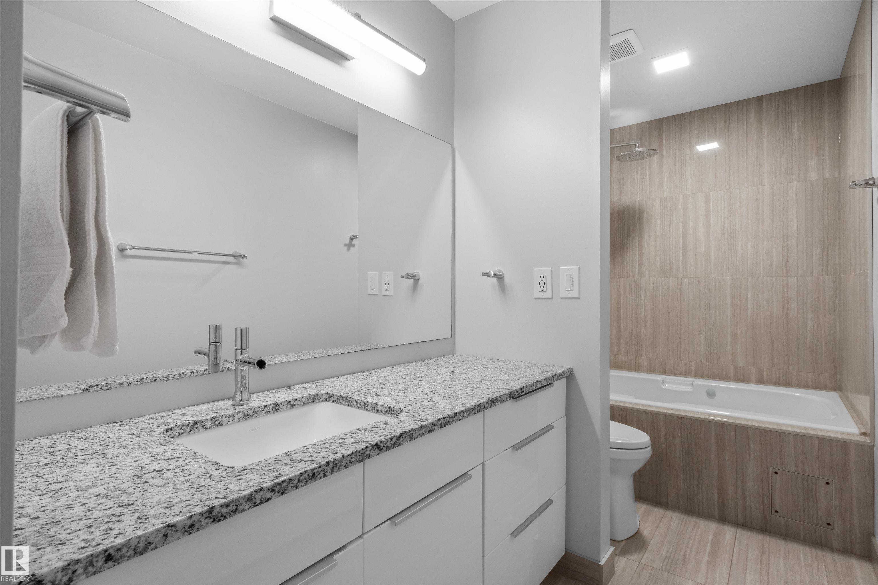 Photo 11 at 13 - 10032 113 Street NW, Wîhkwêntôwin, Edmonton