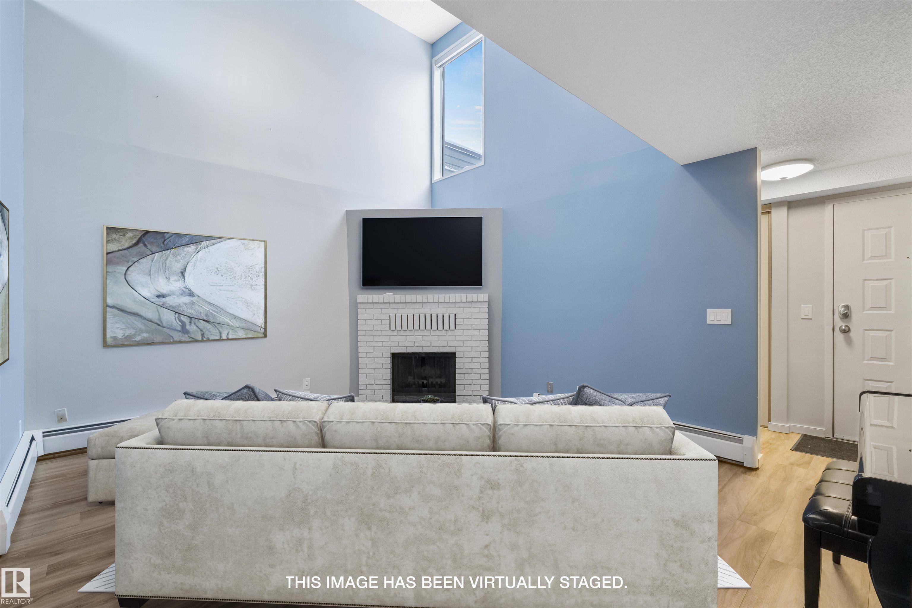 13 - 10032 113 Street NW, Wîhkwêntôwin, Edmonton