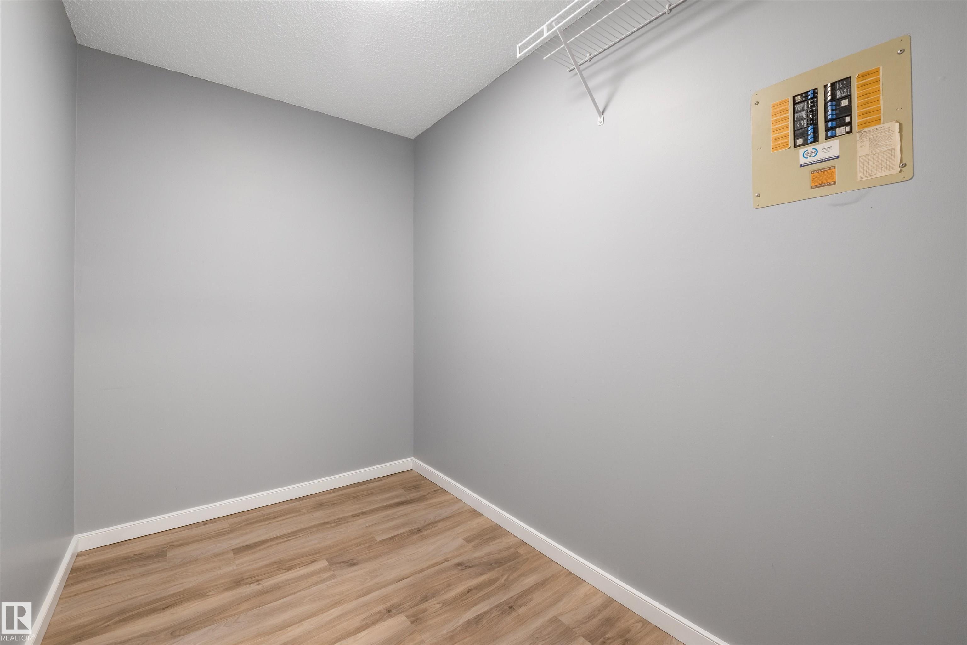 13 - 10032 113 Street NW, Wîhkwêntôwin, Edmonton