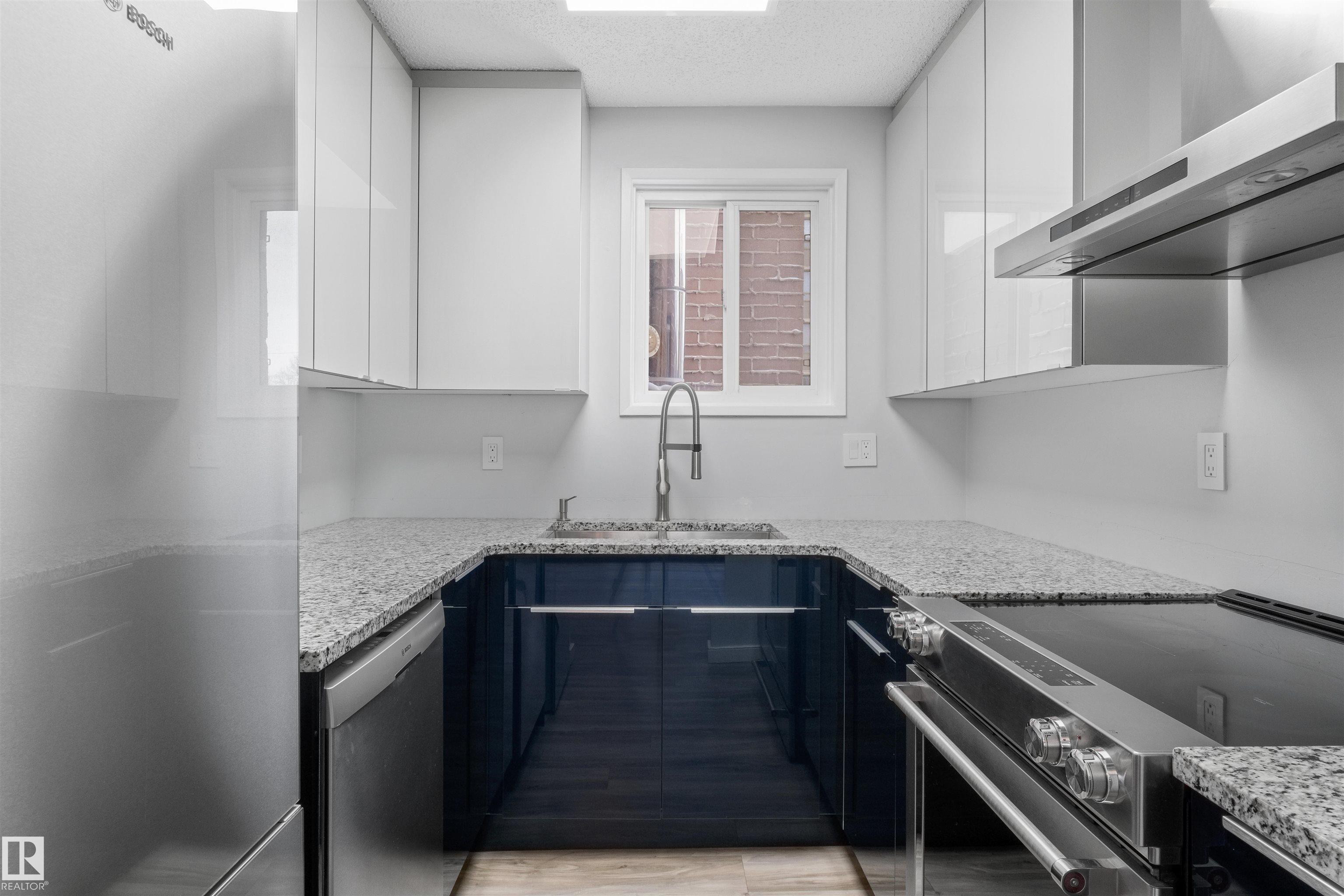 13 - 10032 113 Street NW, Wîhkwêntôwin, Edmonton