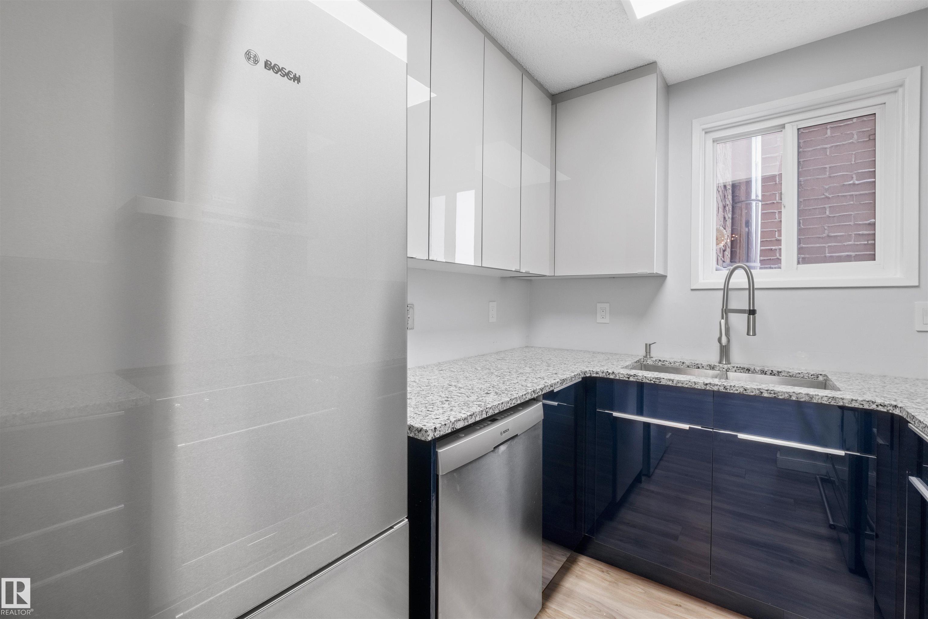 Photo 7 at 13 - 10032 113 Street NW, Wîhkwêntôwin, Edmonton