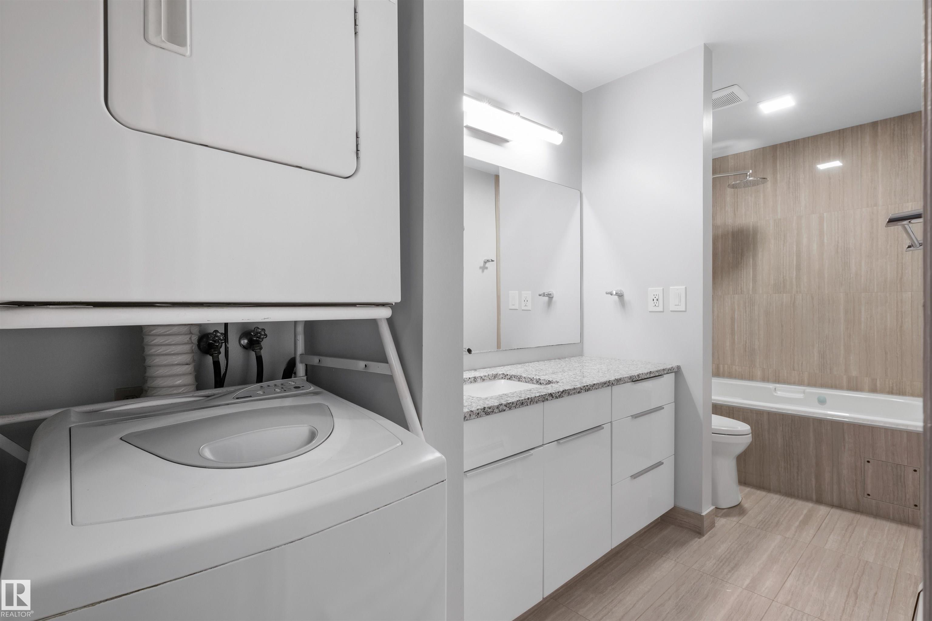 Photo 10 at 13 - 10032 113 Street NW, Wîhkwêntôwin, Edmonton