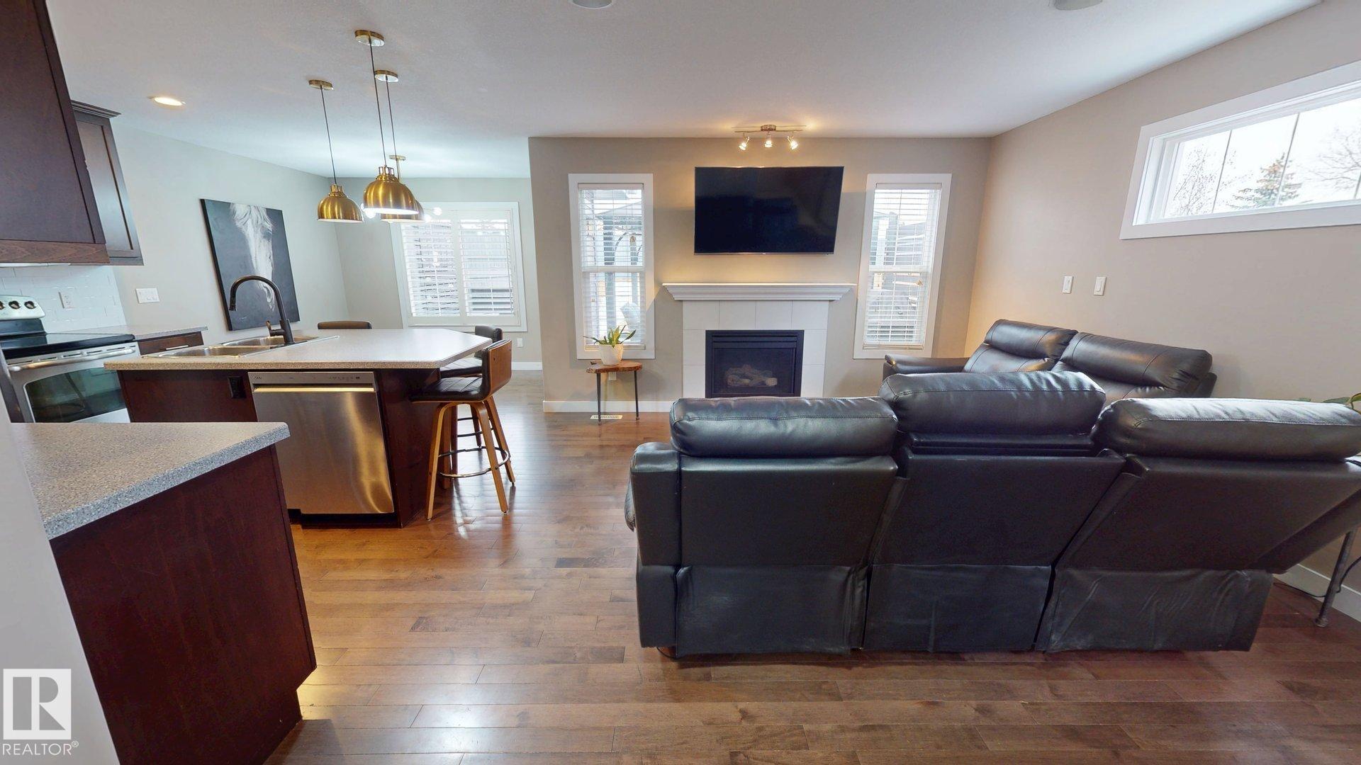 Picture for 3885 GALLINGER LO NW