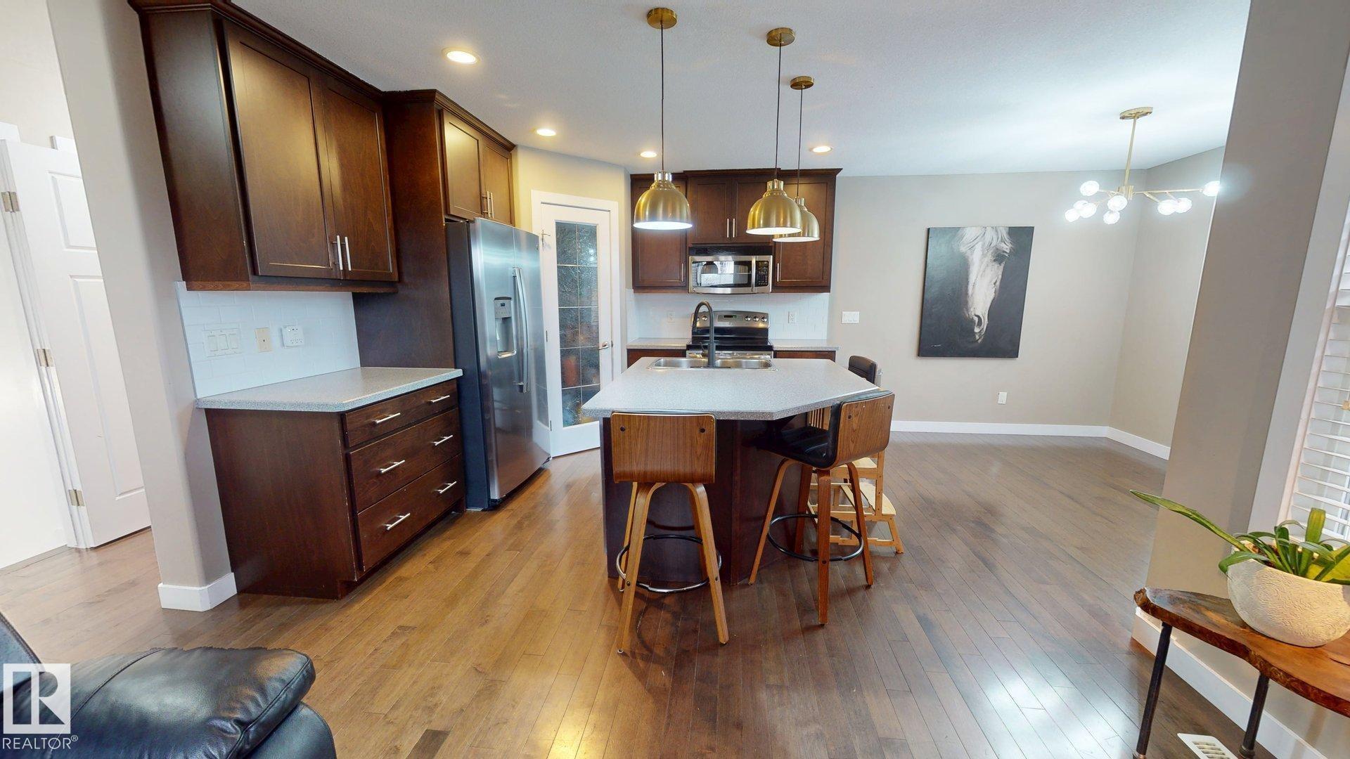 Picture for 3885 GALLINGER LO NW