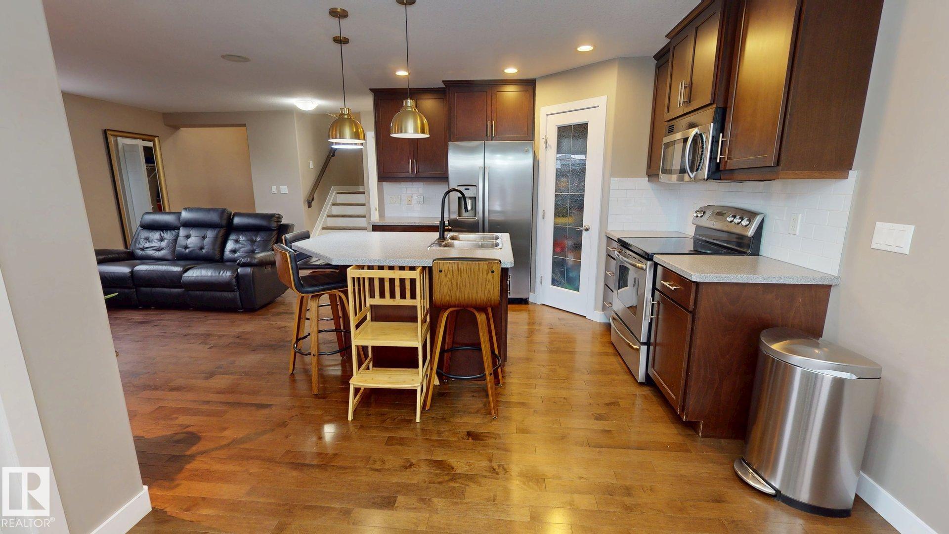 Picture for 3885 GALLINGER LO NW