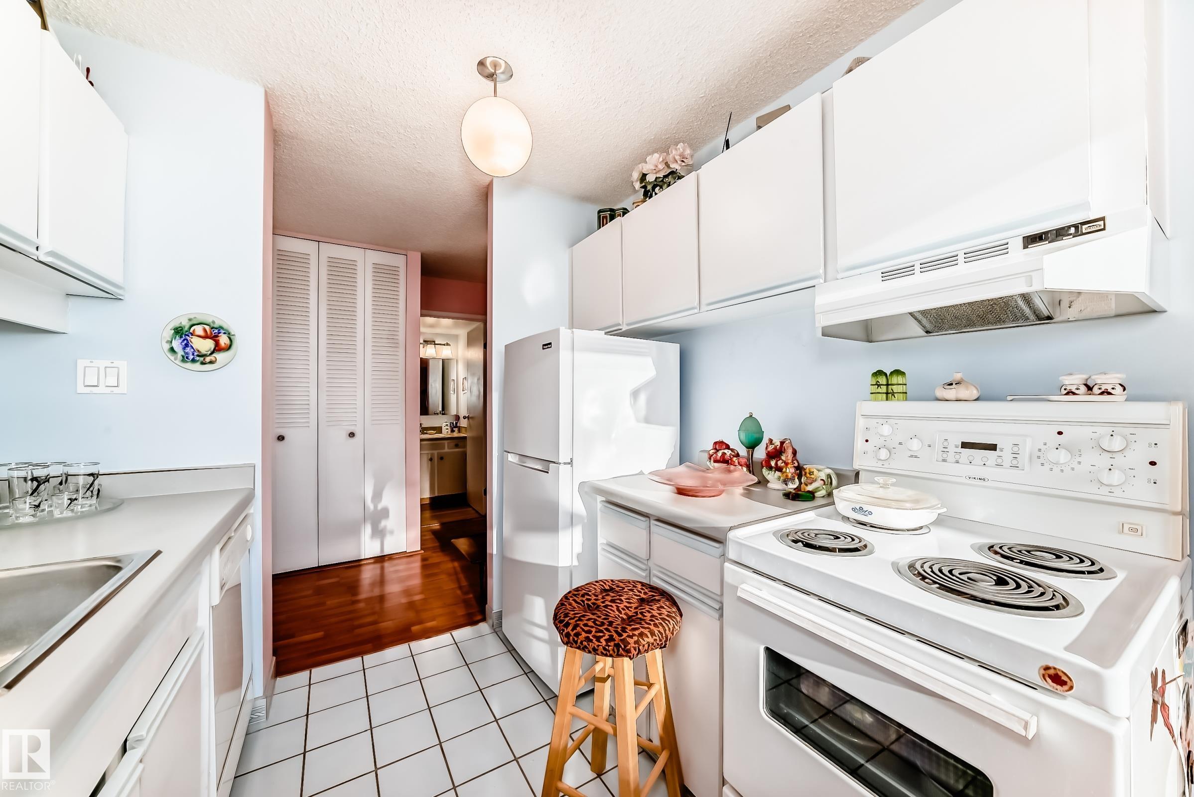 Photo 10 at 1107 - 12141 Jasper Avenue NW, Wîhkwêntôwin, Edmonton