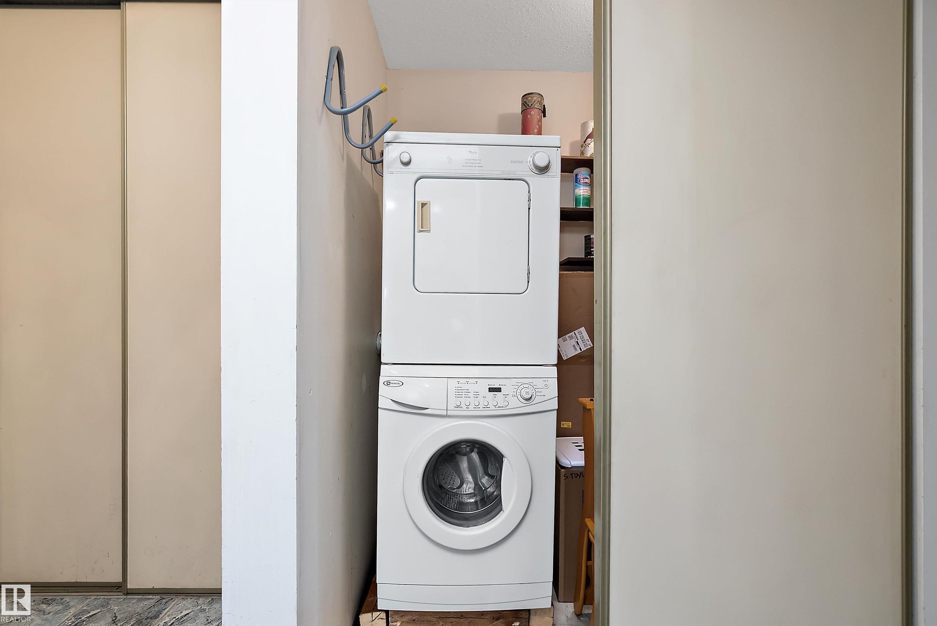 Photo 11 at 401 - 10335 118 Street NW, Wîhkwêntôwin, Edmonton