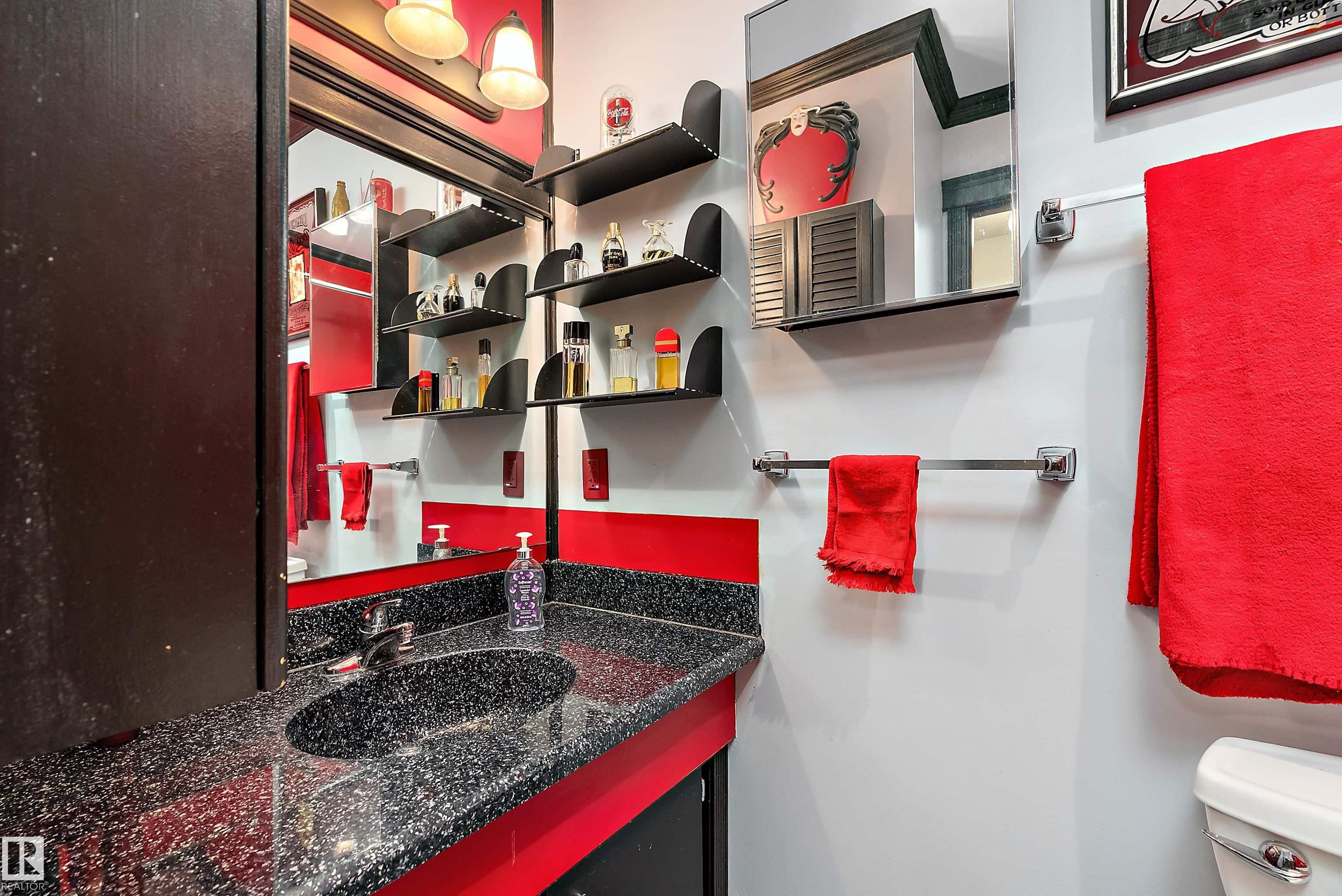 Photo 23 at 401 - 10335 118 Street NW, Wîhkwêntôwin, Edmonton