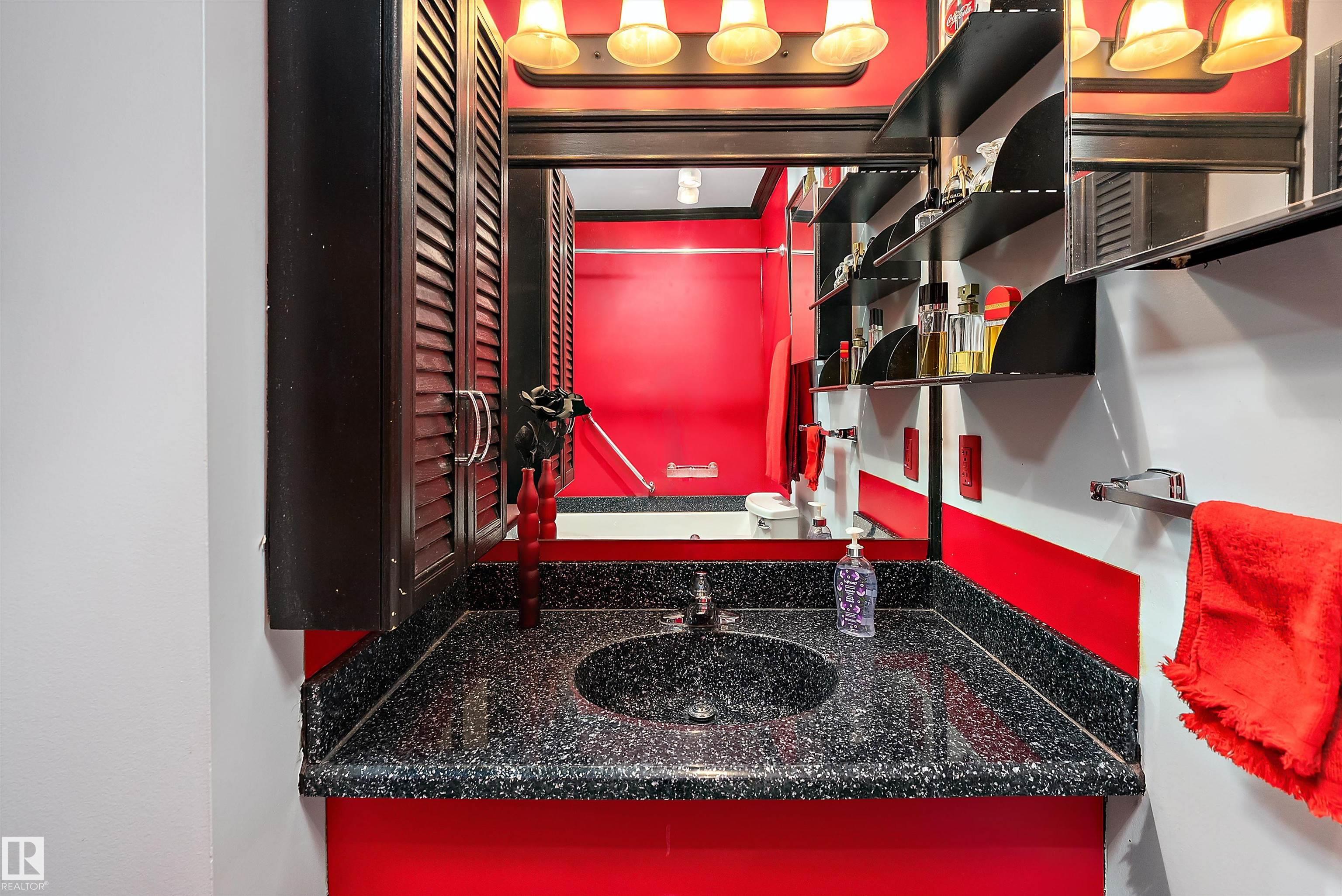 Photo 25 at 401 - 10335 118 Street NW, Wîhkwêntôwin, Edmonton