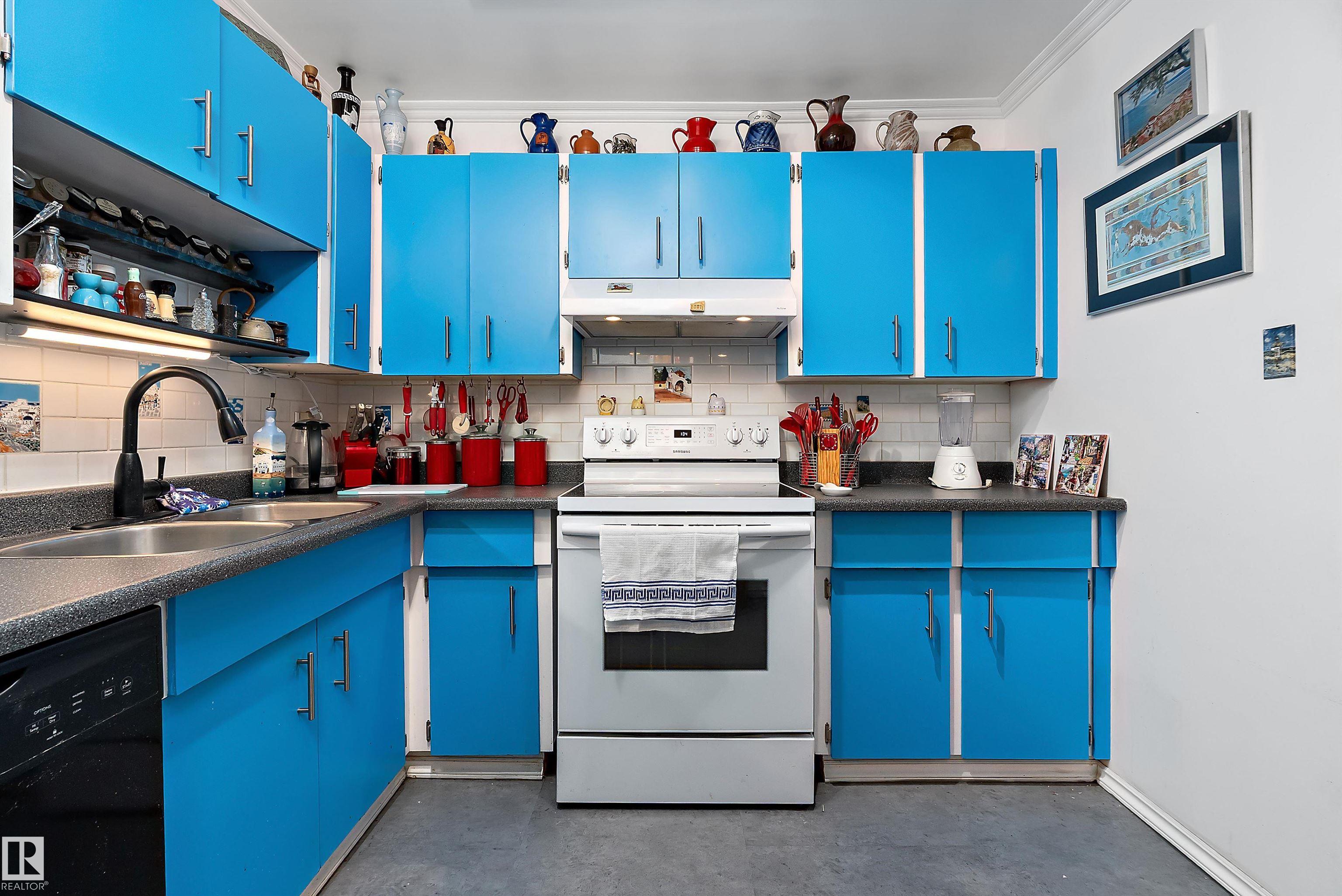 Photo 9 at 401 - 10335 118 Street NW, Wîhkwêntôwin, Edmonton