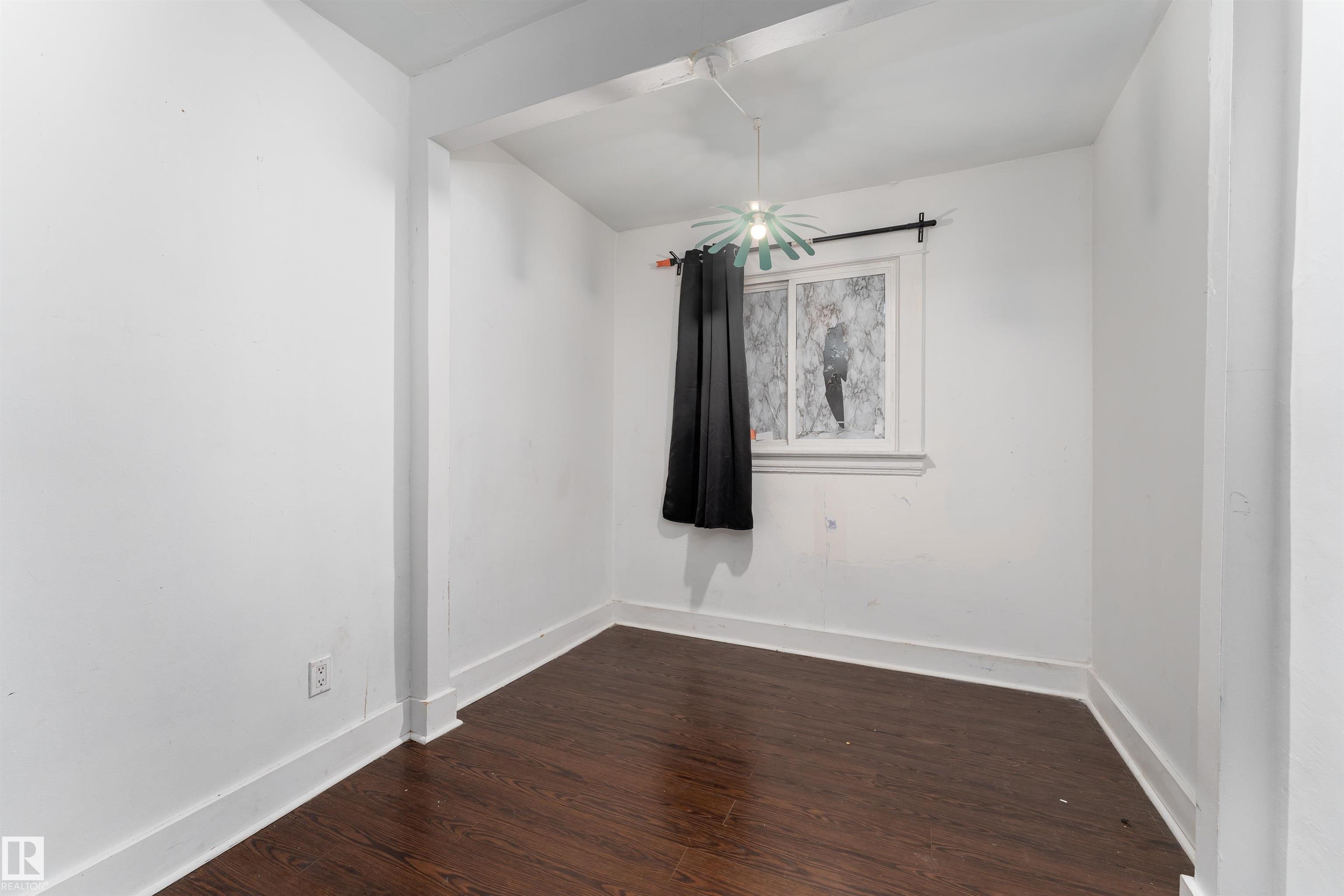 https://zimg.paragon.ice.com/ParagonImages/Property/PM/RAE/225393949/12/0/0/6c6ff5eb6104e94f00e6f5eae1864982/1/5d70e85de7c93f2c105e9f71a1d505ab/225393949-8EDE3EFE-2320-4292-9486-000C6529555B.JPG