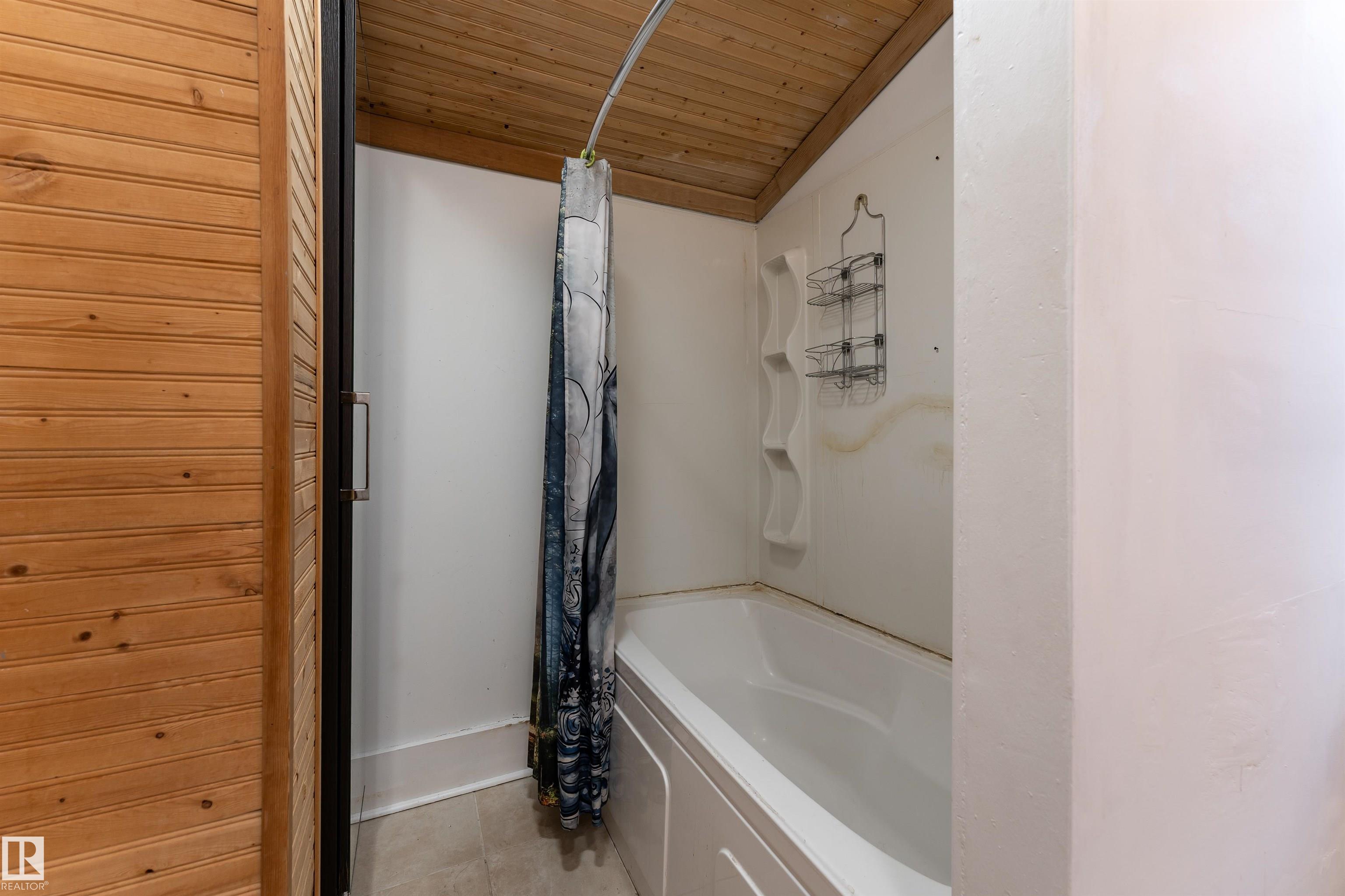 https://zimg.paragon.ice.com/ParagonImages/Property/PM/RAE/225393949/15/0/0/2bb125e1203b45a386090d28c03a4a84/1/5d70e85de7c93f2c105e9f71a1d505ab/225393949-B390A1C7-CA90-47FB-B45C-58210D97968E.JPG