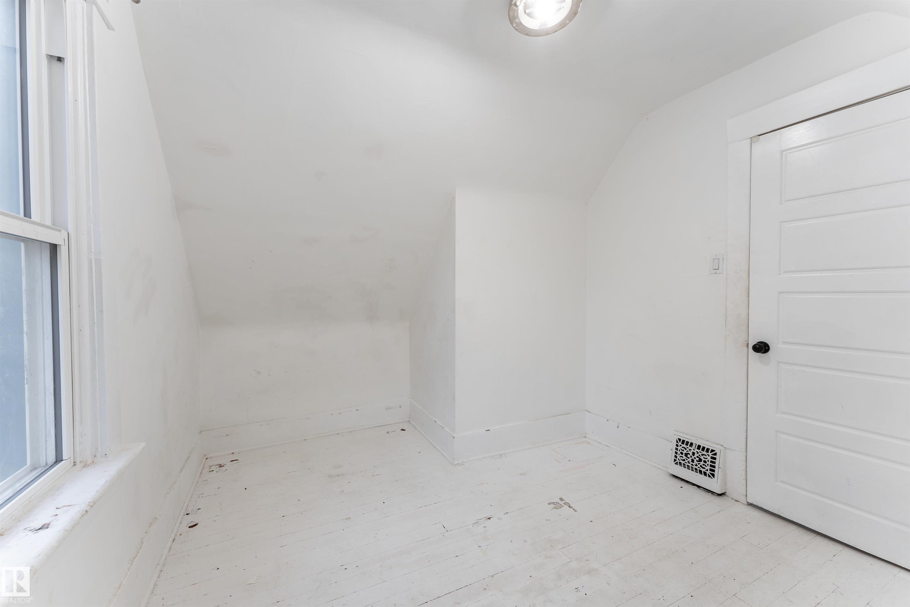 https://zimg.paragon.ice.com/ParagonImages/Property/PM/RAE/225393949/16/0/0/1cace1cdeec3484147710bb612557058/1/5d70e85de7c93f2c105e9f71a1d505ab/225393949-B7681F3E-A955-4419-B062-4FBAF40FB55E.JPG