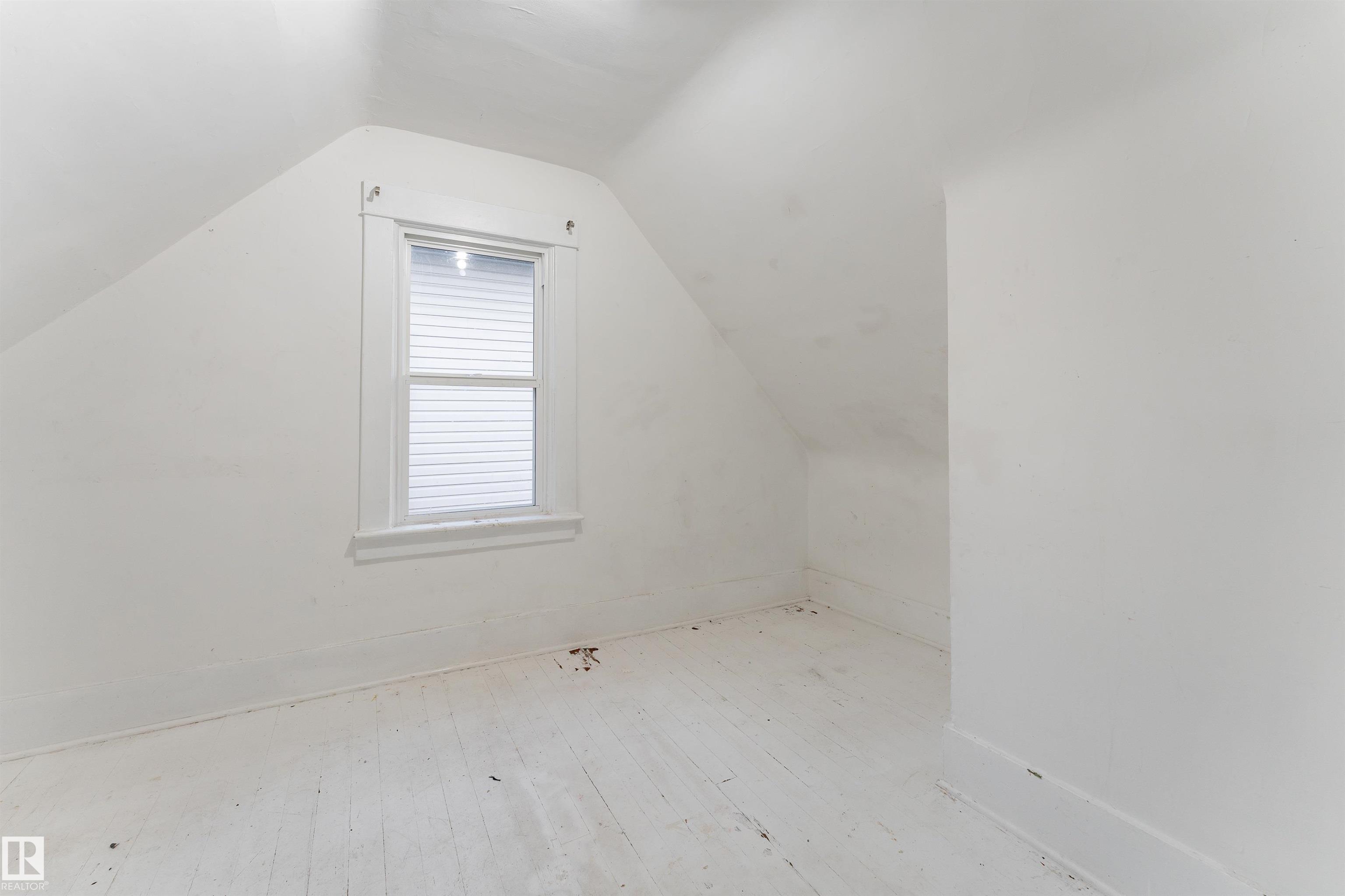 https://zimg.paragon.ice.com/ParagonImages/Property/PM/RAE/225393949/17/0/0/41ea382f25dab444294dd86cdc1aba49/1/5d70e85de7c93f2c105e9f71a1d505ab/225393949-F1EBD092-236B-4066-8C2D-77A3079610C3.JPG