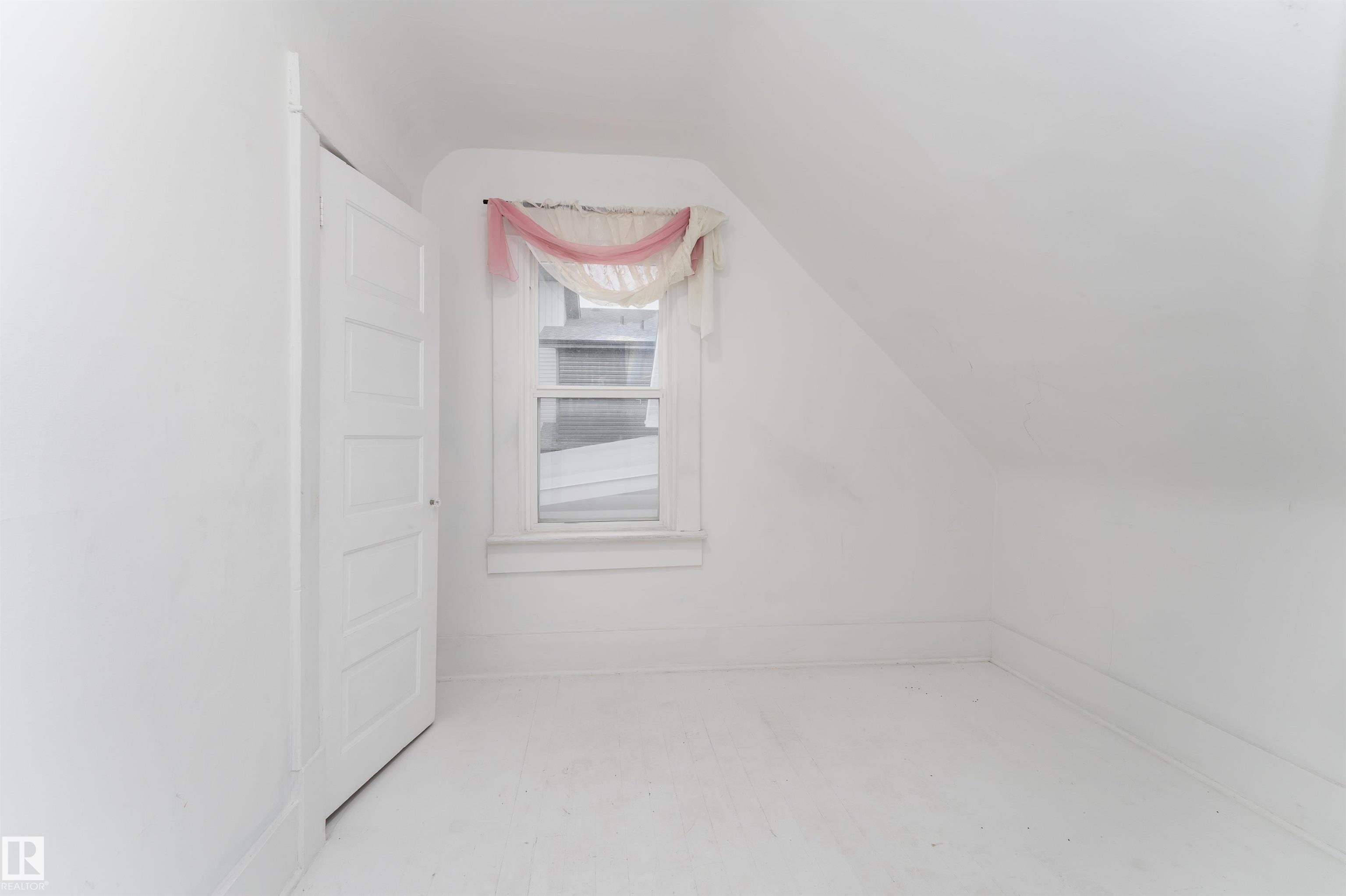 https://zimg.paragon.ice.com/ParagonImages/Property/PM/RAE/225393949/20/0/0/87c0b8b98a964ab2c23d3bb864cbb841/1/5d70e85de7c93f2c105e9f71a1d505ab/225393949-1E14A7C7-A3A6-4538-BD82-C2C90ACDA5D7.JPG
