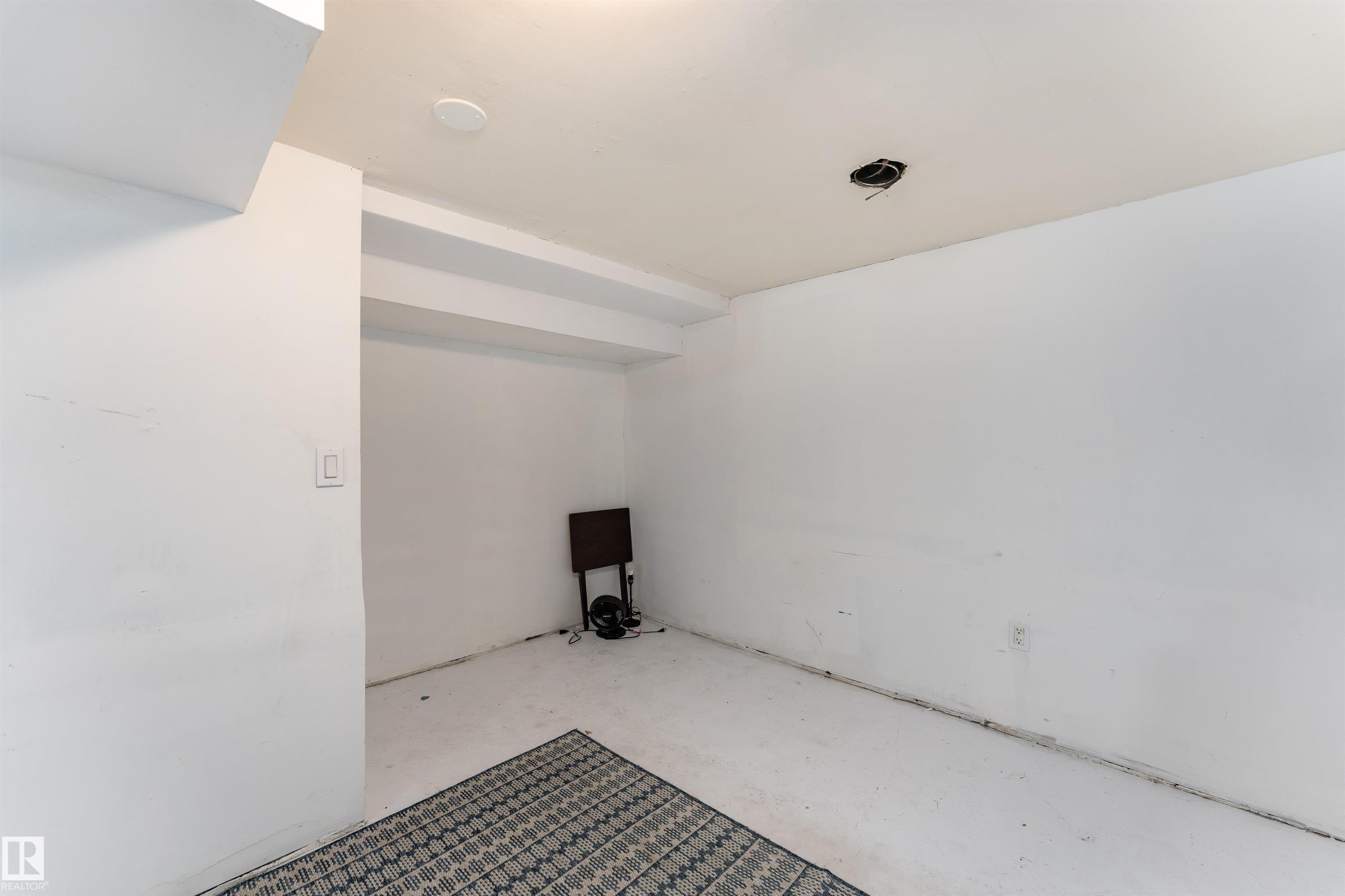 https://zimg.paragon.ice.com/ParagonImages/Property/PM/RAE/225393949/24/0/0/1467c2d64cac4485908ebd26e50bca6c/1/5d70e85de7c93f2c105e9f71a1d505ab/225393949-36CA0B5B-5B68-45D6-BCE4-9C20EF24635E.JPG