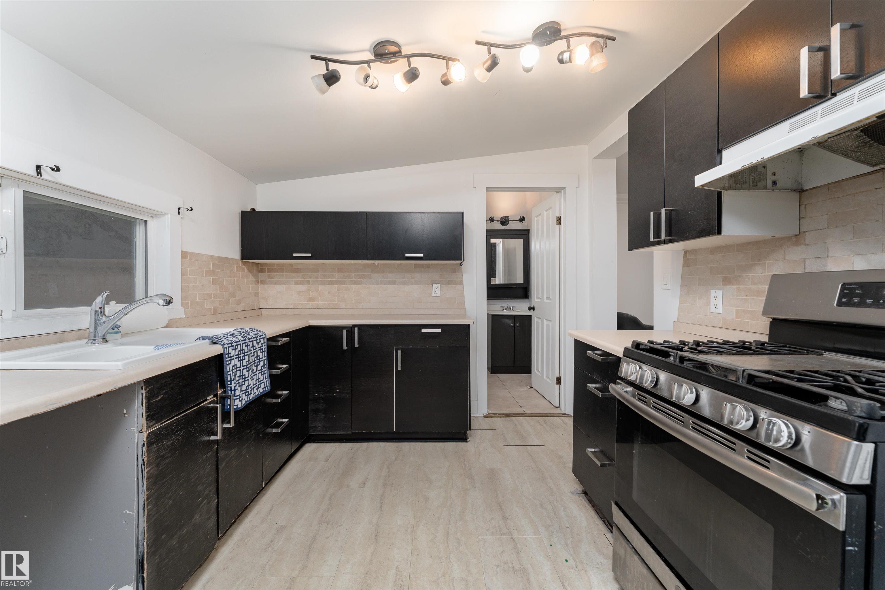 Picture for 12018 95 ST NW