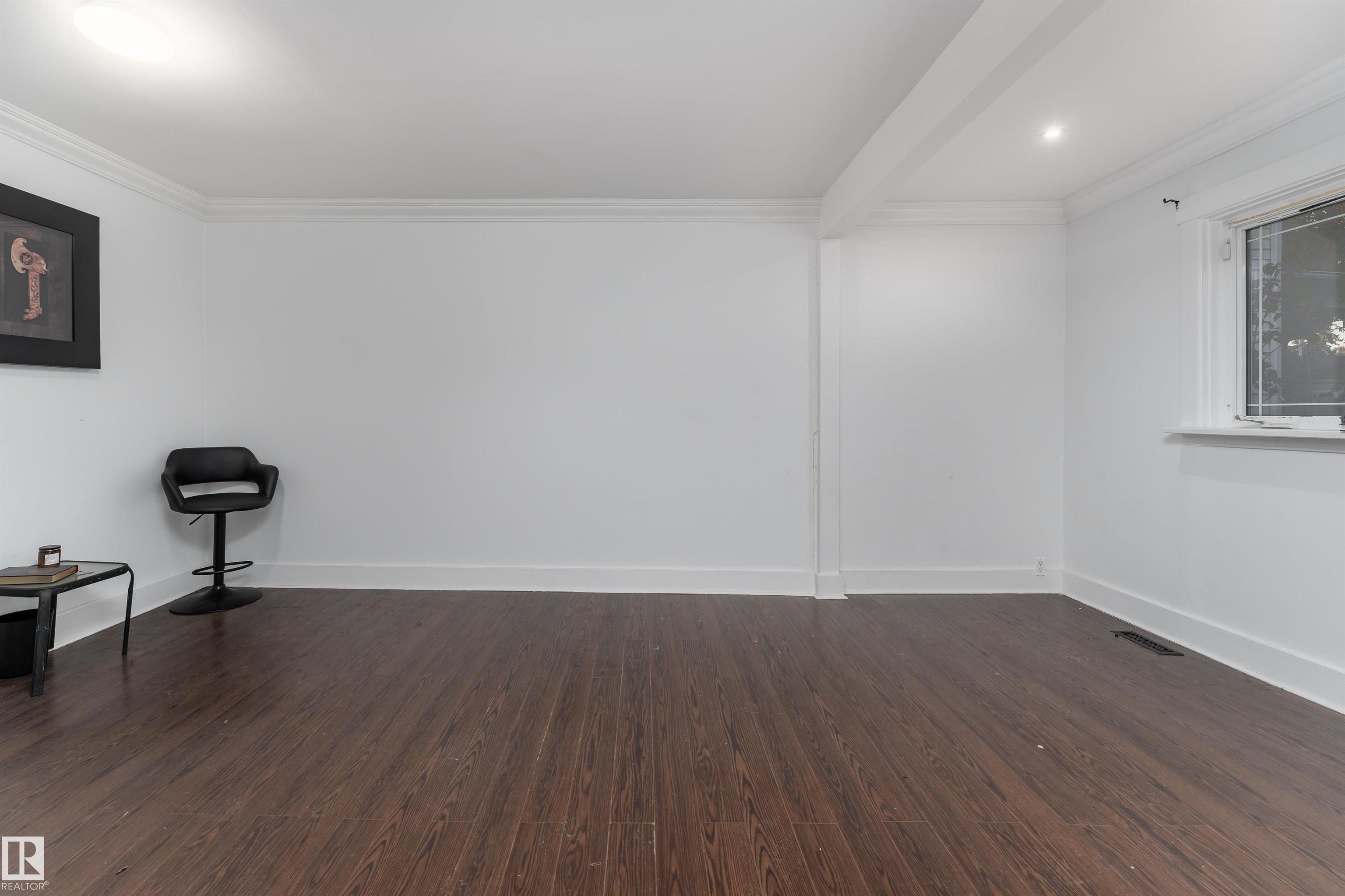 https://zimg.paragon.ice.com/ParagonImages/Property/PM/RAE/225393949/7/0/0/adf264ea91375686c9b20d5d13fc1657/1/5d70e85de7c93f2c105e9f71a1d505ab/225393949-E2032D09-EDBE-47D4-9BFD-54C5CC024EEC.JPG
