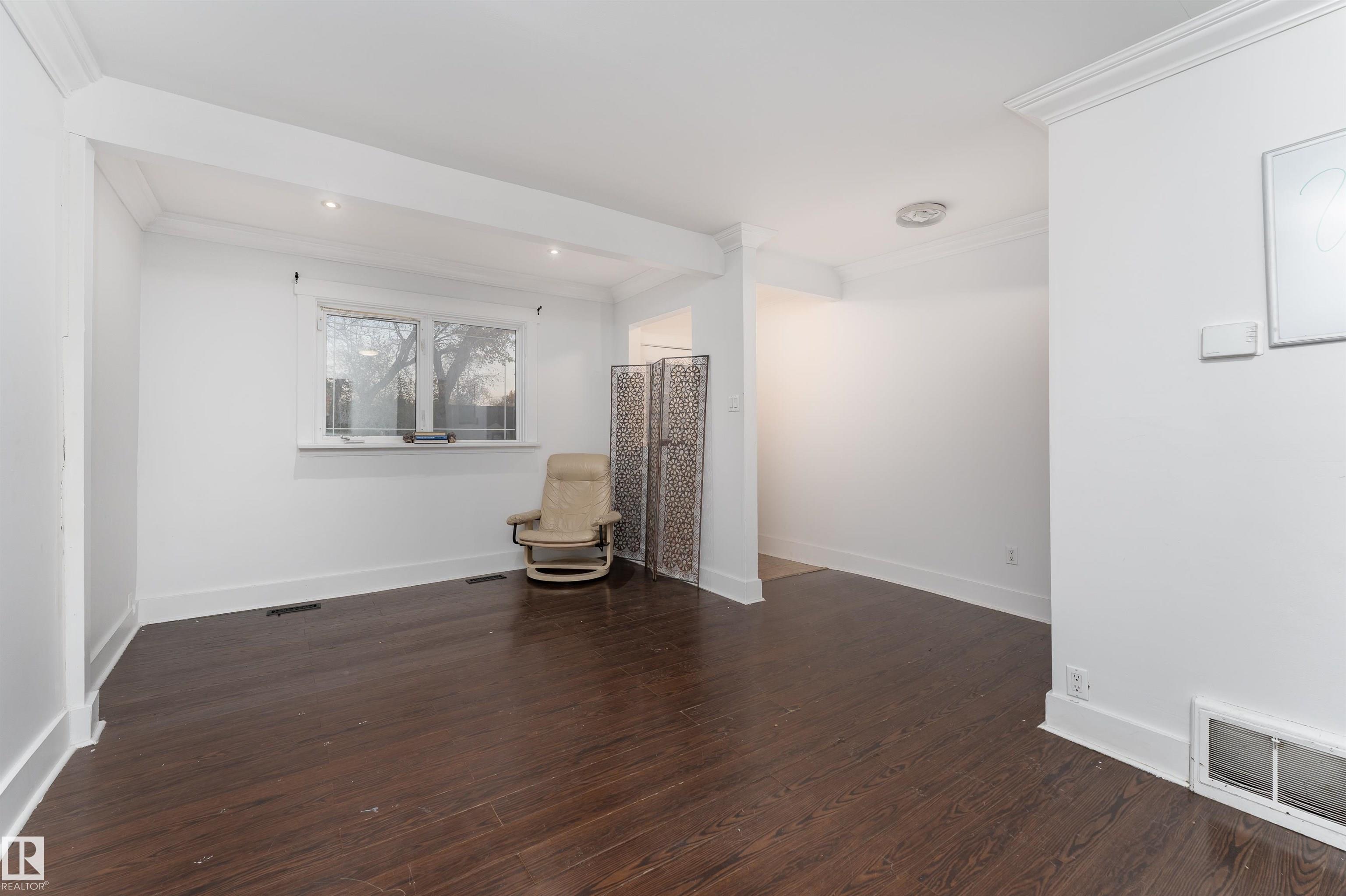 https://zimg.paragon.ice.com/ParagonImages/Property/PM/RAE/225393949/8/0/0/dca4de85d3e8bc5d1fa8ef489c183ad7/1/5d70e85de7c93f2c105e9f71a1d505ab/225393949-77C4471C-41D2-4E35-B3C2-1AD2AA78B068.JPG