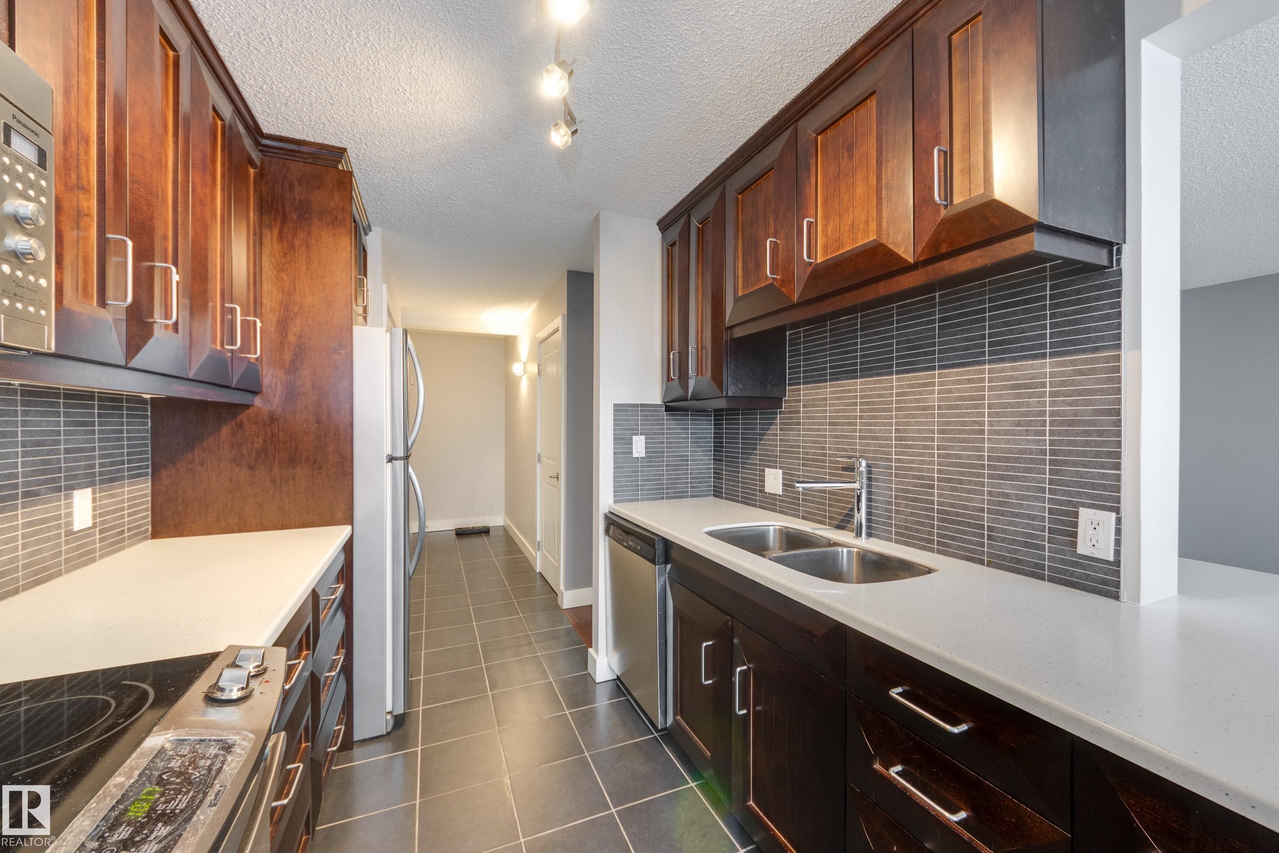 Photo 19 at 702 - 11307 99 Avenue NW, Wîhkwêntôwin, Edmonton