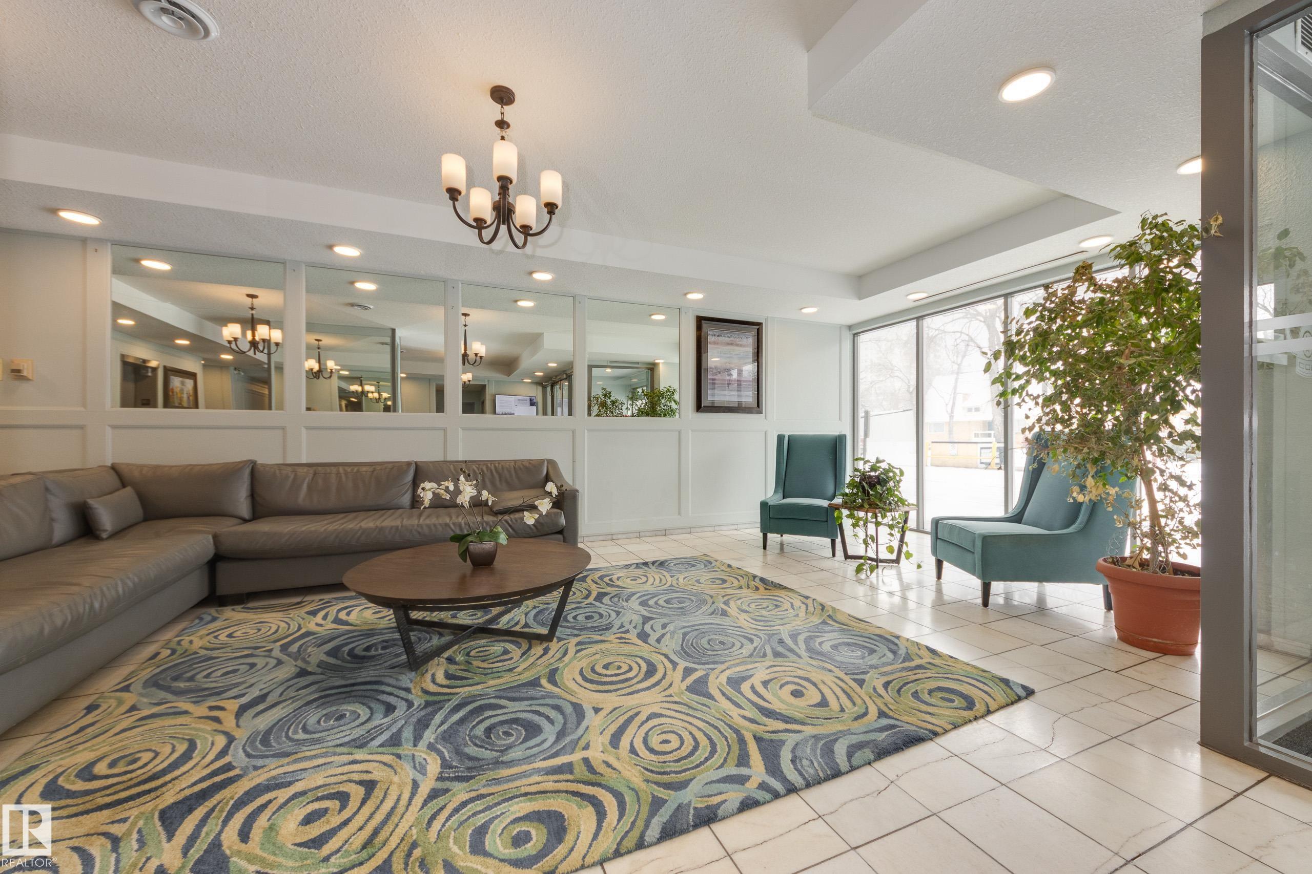 702 - 11307 99 Avenue NW, Wîhkwêntôwin, Edmonton