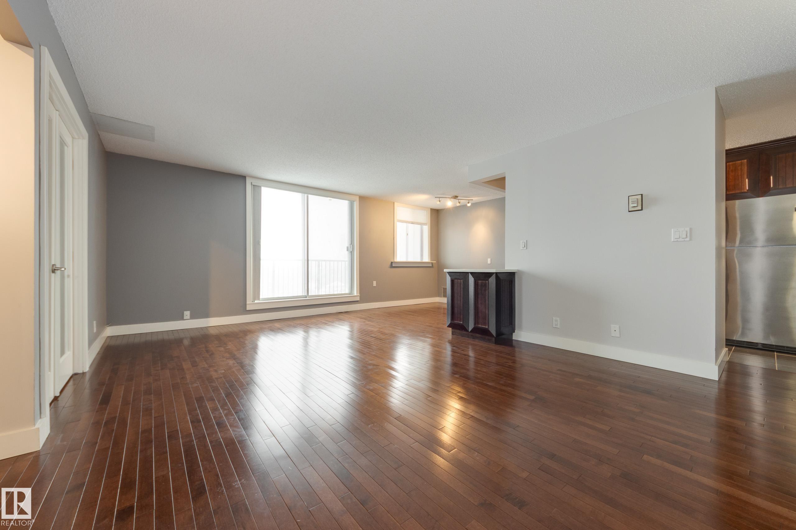 Photo 7 at 702 - 11307 99 Avenue NW, Wîhkwêntôwin, Edmonton