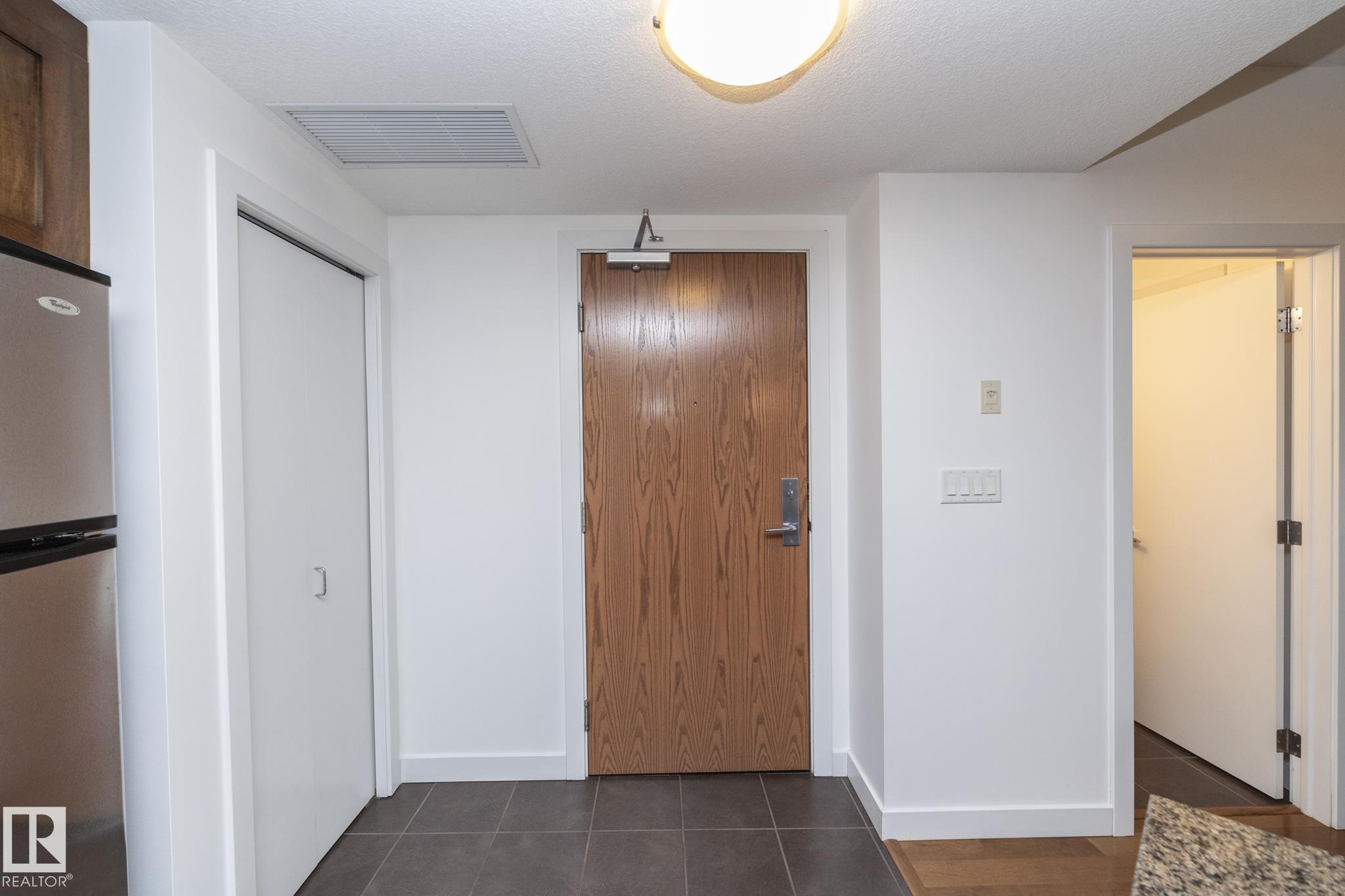 707 - 10055 118 Street NW, Wîhkwêntôwin, Edmonton