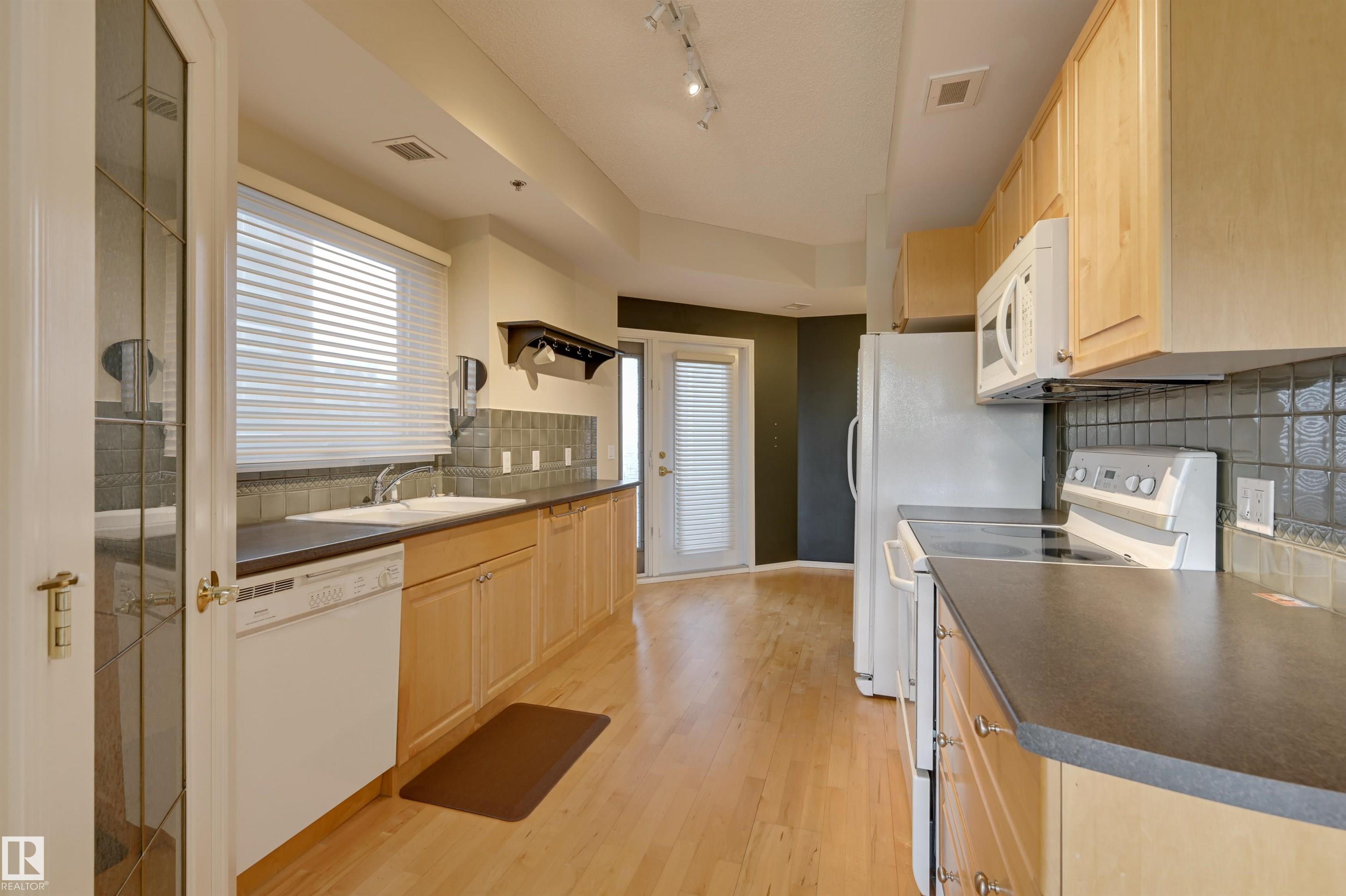 Photo 11 at 501 - 9708 110 Street NW, Wîhkwêntôwin, Edmonton